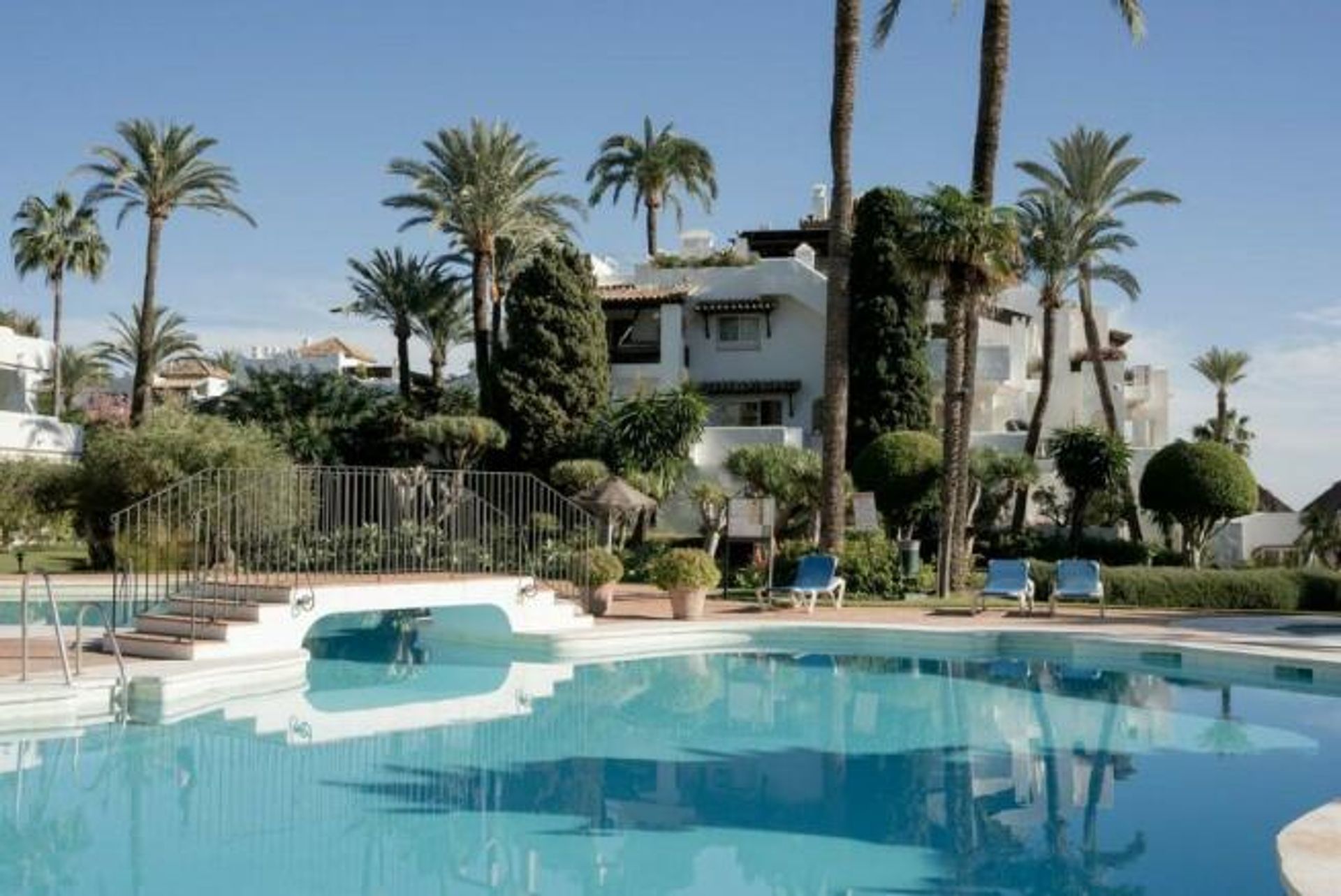 Condominium in Estepona, Andalusia 12552910