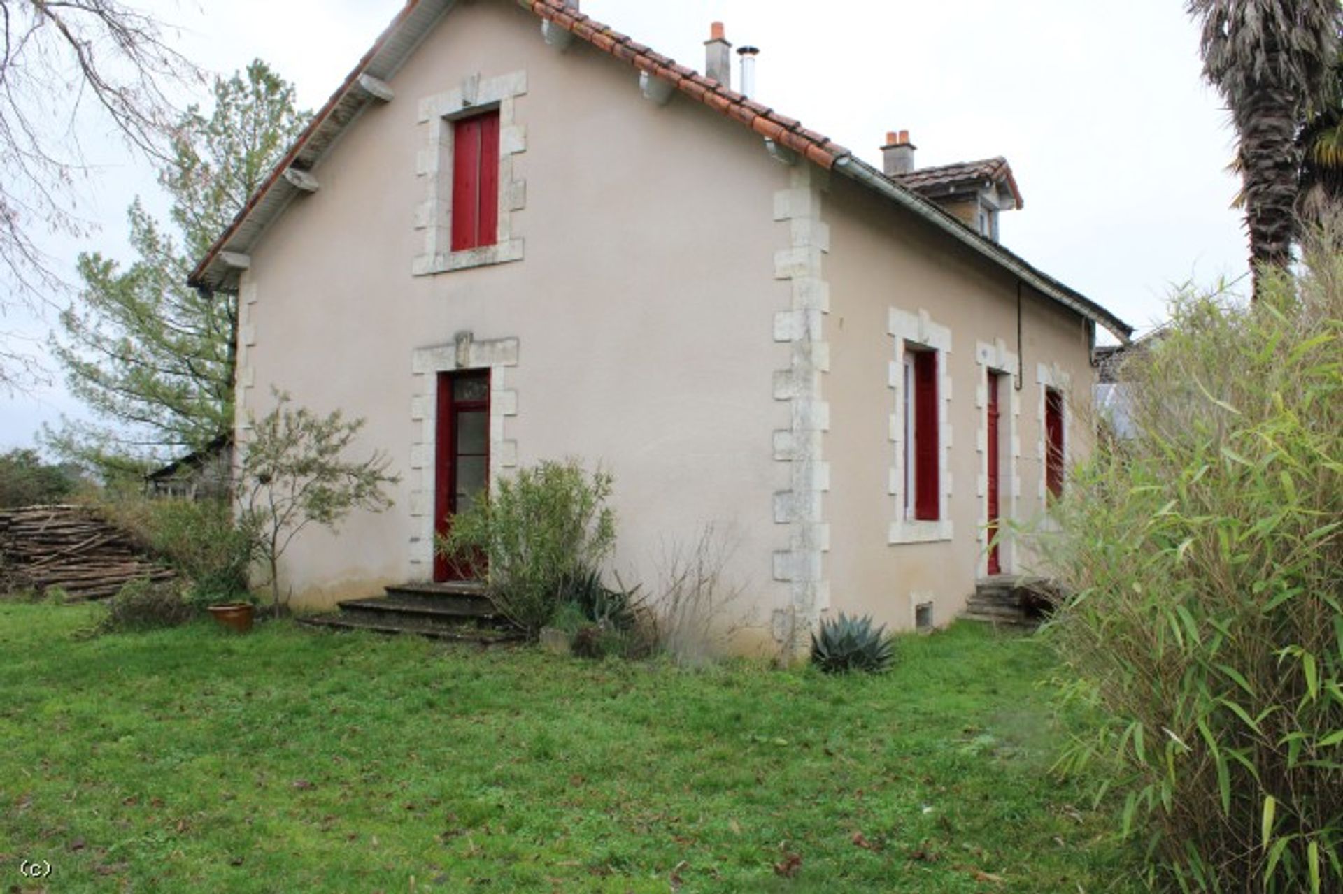 Hus i Ruffec, Nouvelle-Aquitaine 12553474