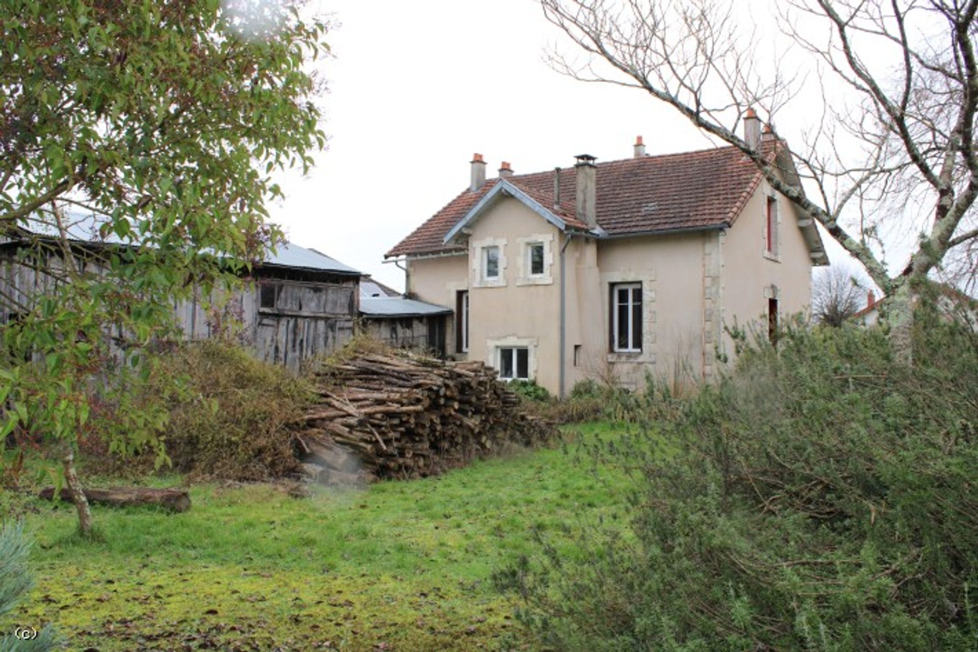 House in Ruffec, Nouvelle-Aquitaine 12553474