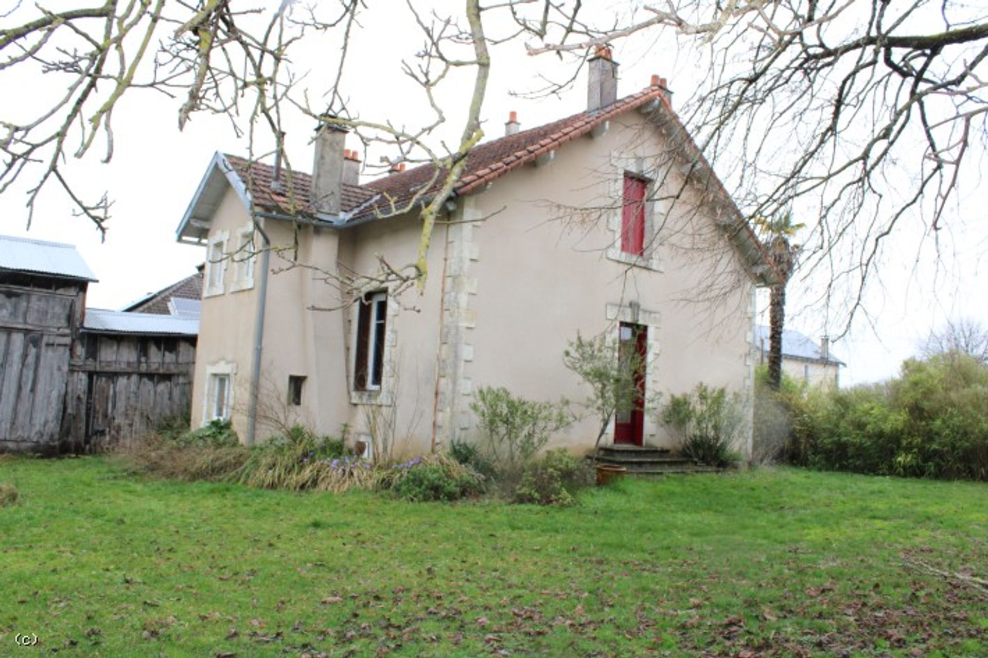 House in Ruffec, Nouvelle-Aquitaine 12553474