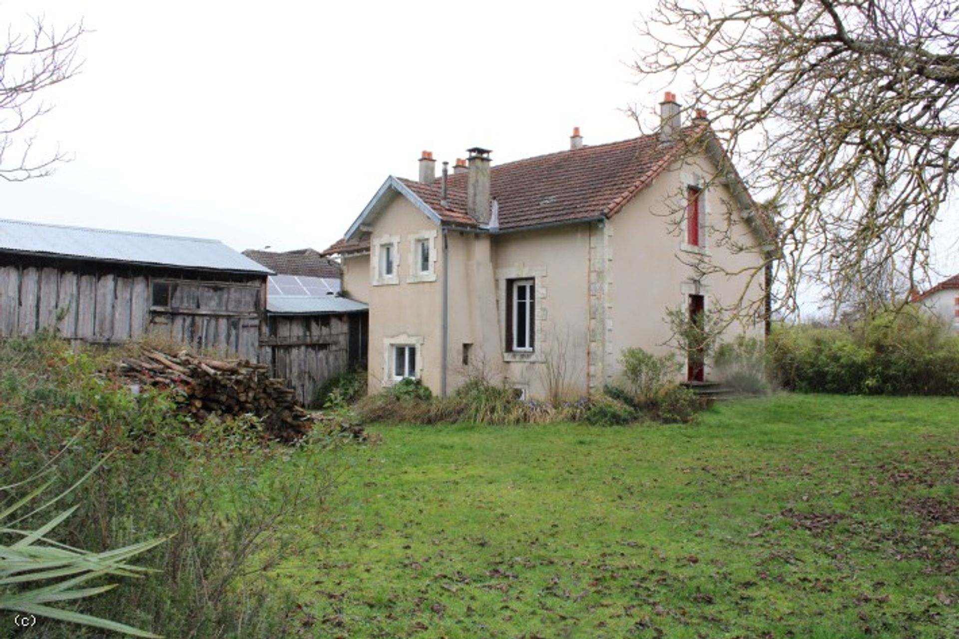 Hus i Ruffec, Nouvelle-Aquitaine 12553474