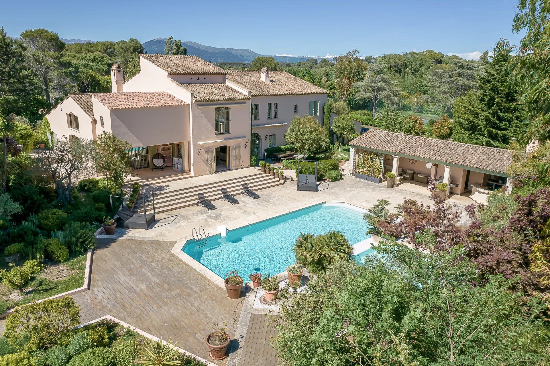 House in Mougins, Provence-Alpes-Cote d'Azur 12553533