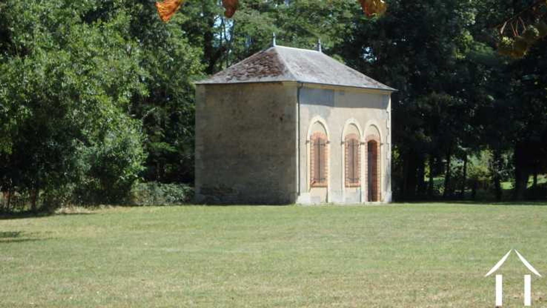 Hus i Germigny-l'Exempt, Centre-Val de Loire 12553823