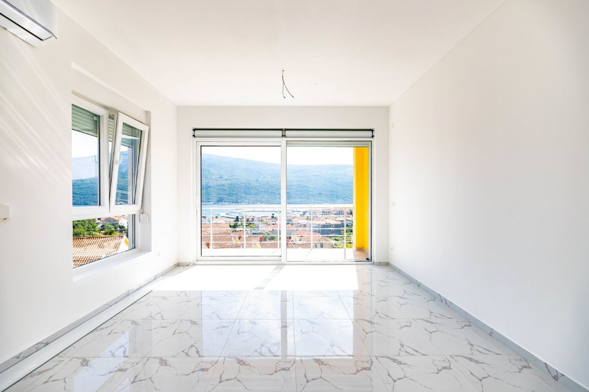 Condominium in Herceg Novi, Herceg Novi Municipality 12554636