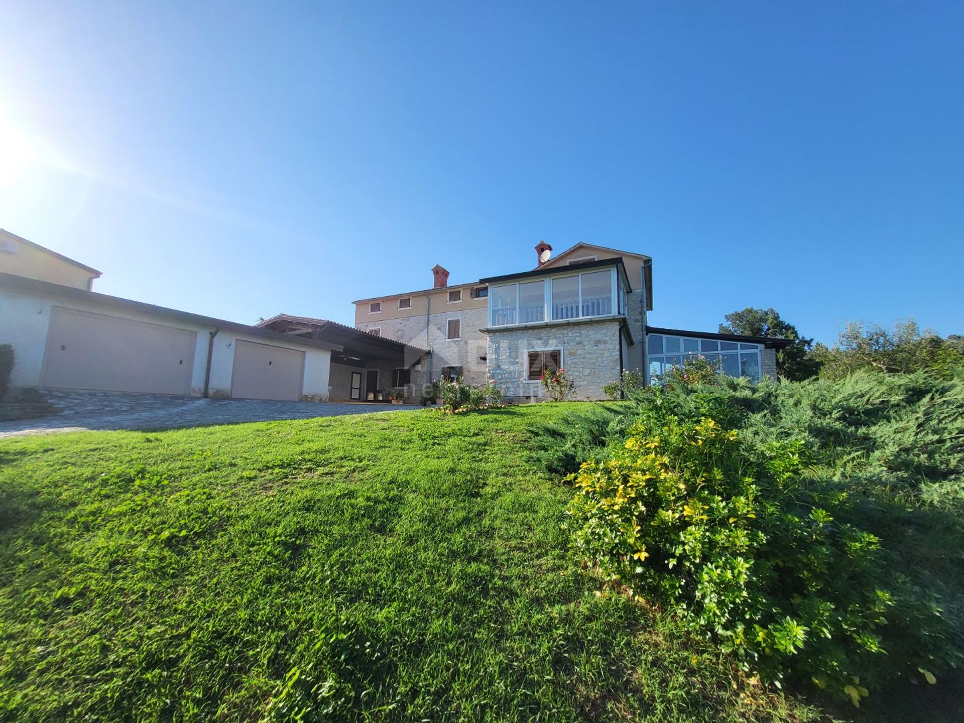 casa en Brtonigla, Istria County 12557100