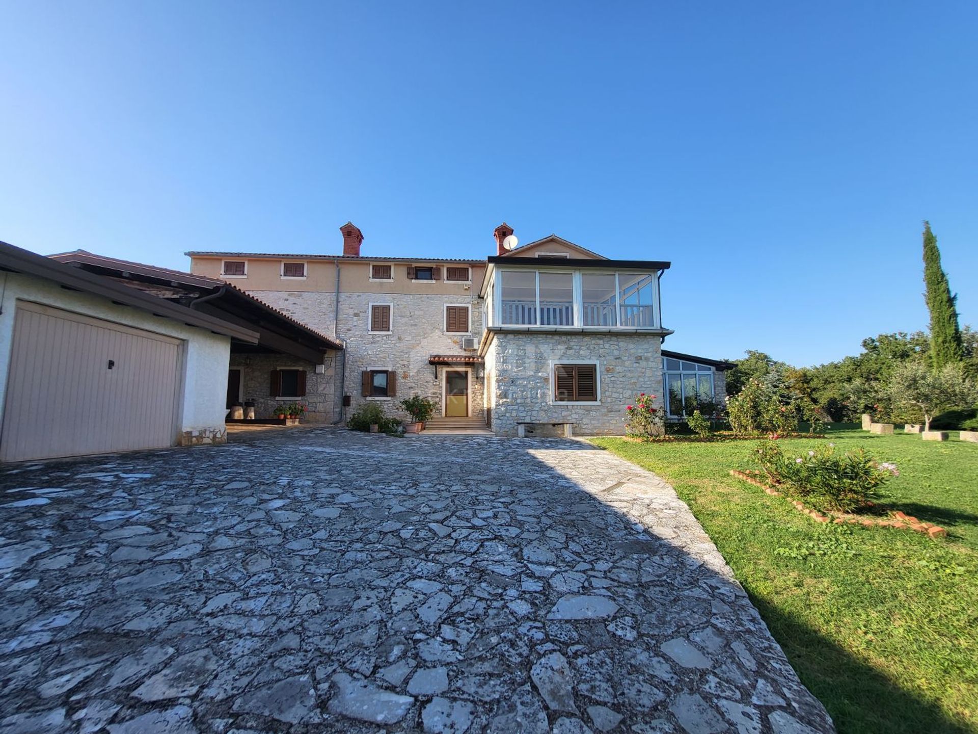 casa en Brtonigla, Istria County 12557100