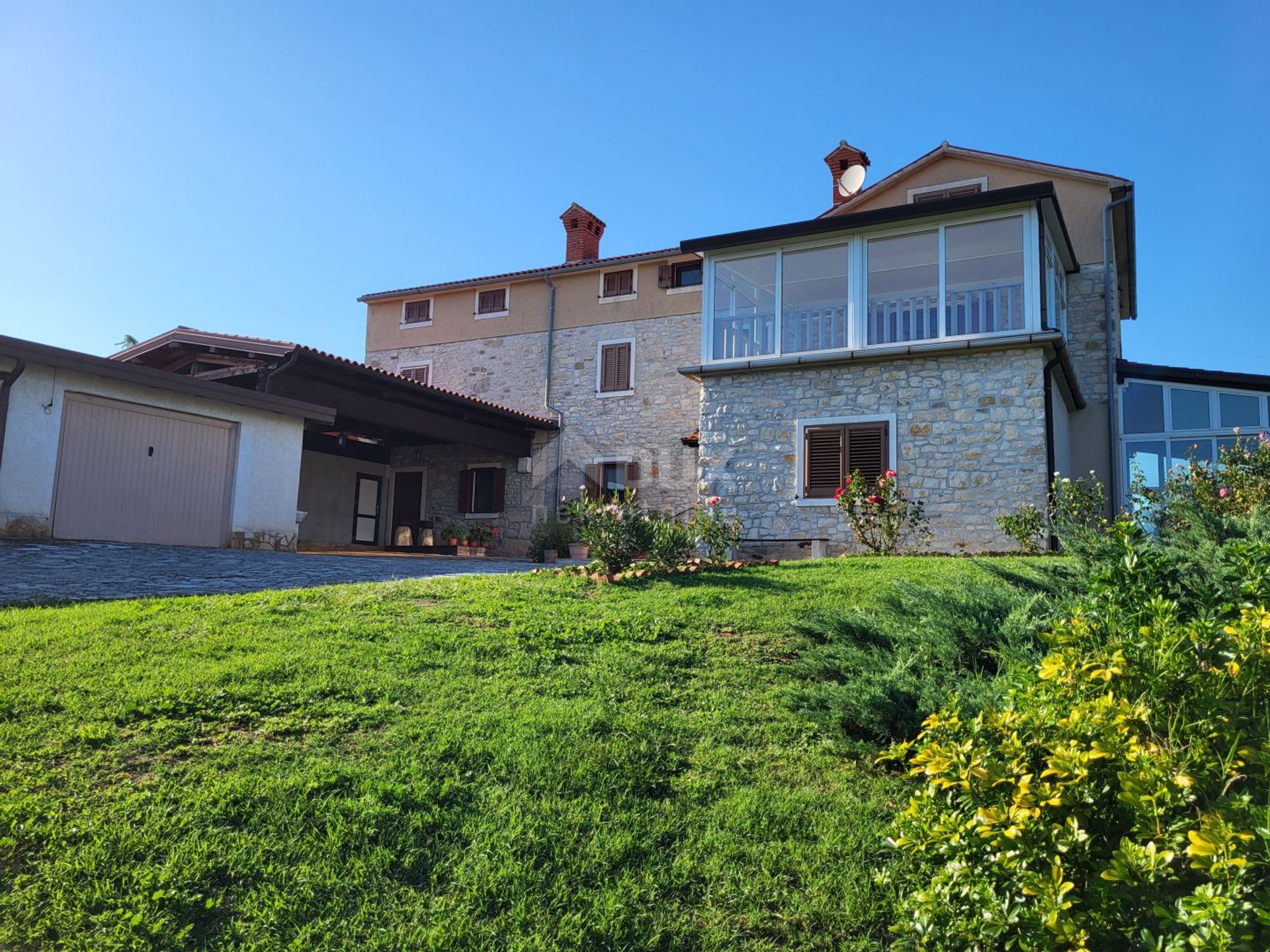 House in Brtonigla, Istria County 12557100