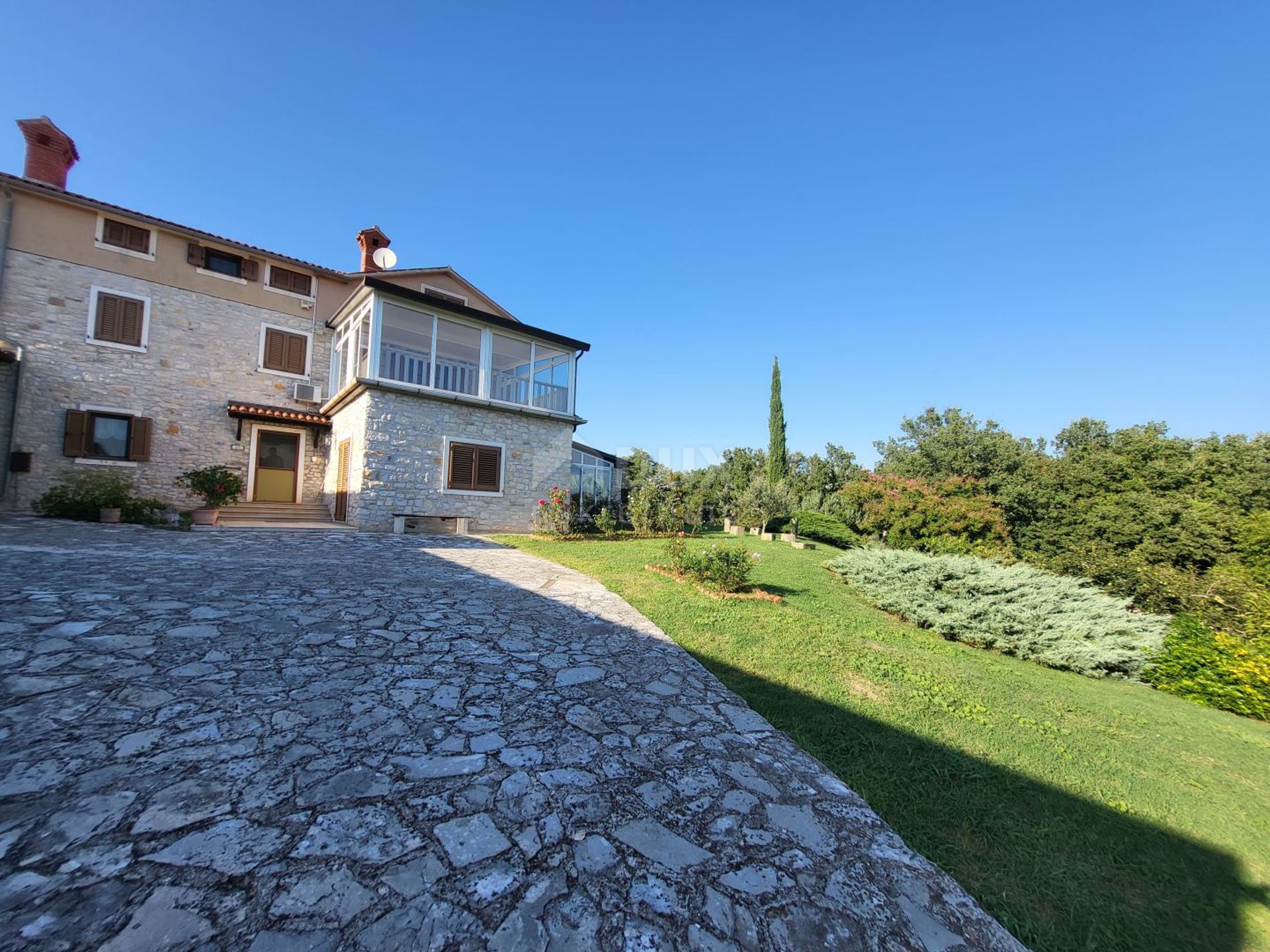 House in Brtonigla, Istria County 12557100