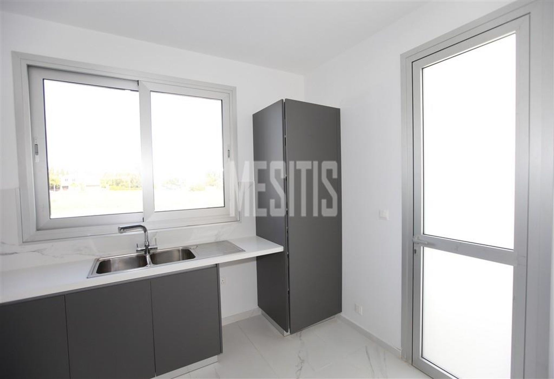 rumah dalam Strovolos, Nicosia 12557935