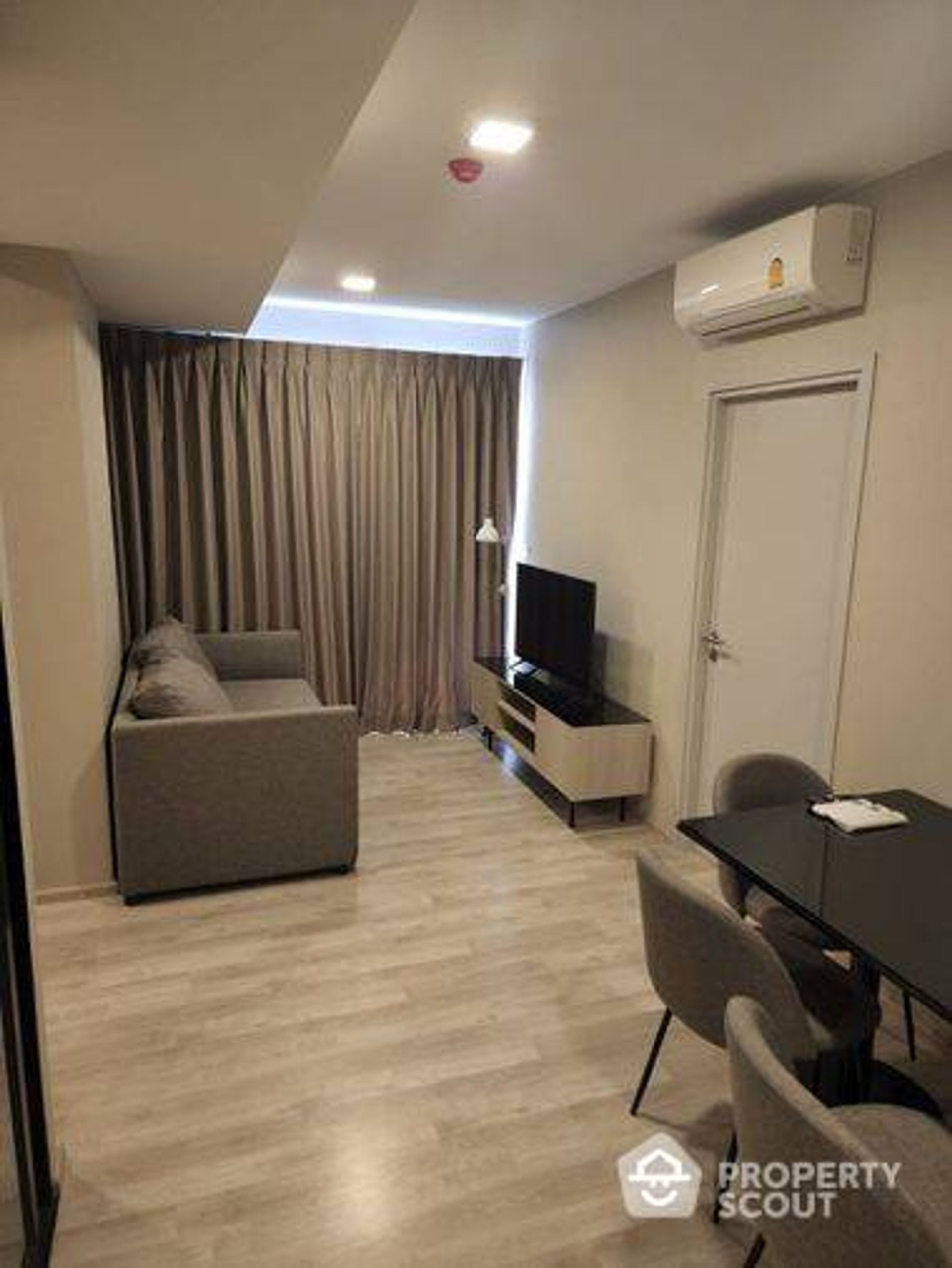 Condominio en Phra Khanong, Krung Thep Maha Nakhon 12558248