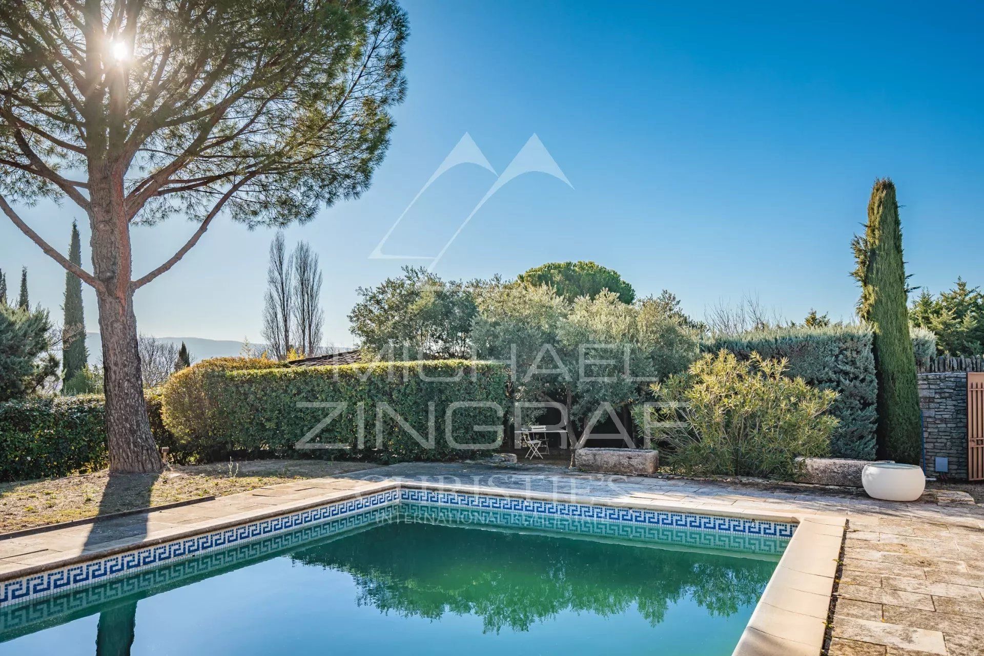 Residential in Gordes, Vaucluse 12558432