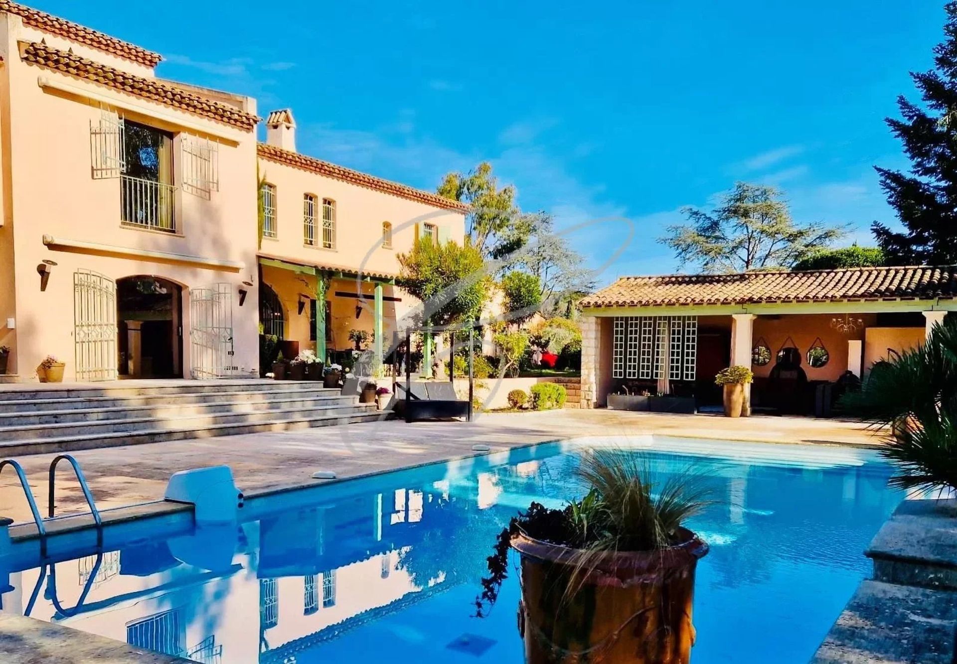 Hus i Mougins, Alpes-Maritimes 12558482