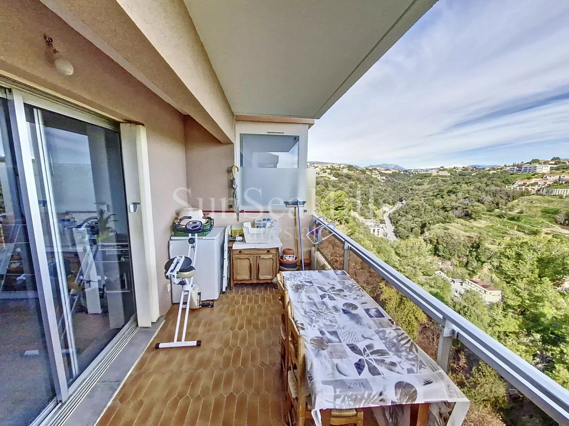 Condominium in La Madeleine, Provence-Alpes-Côte d'Azur 12558547