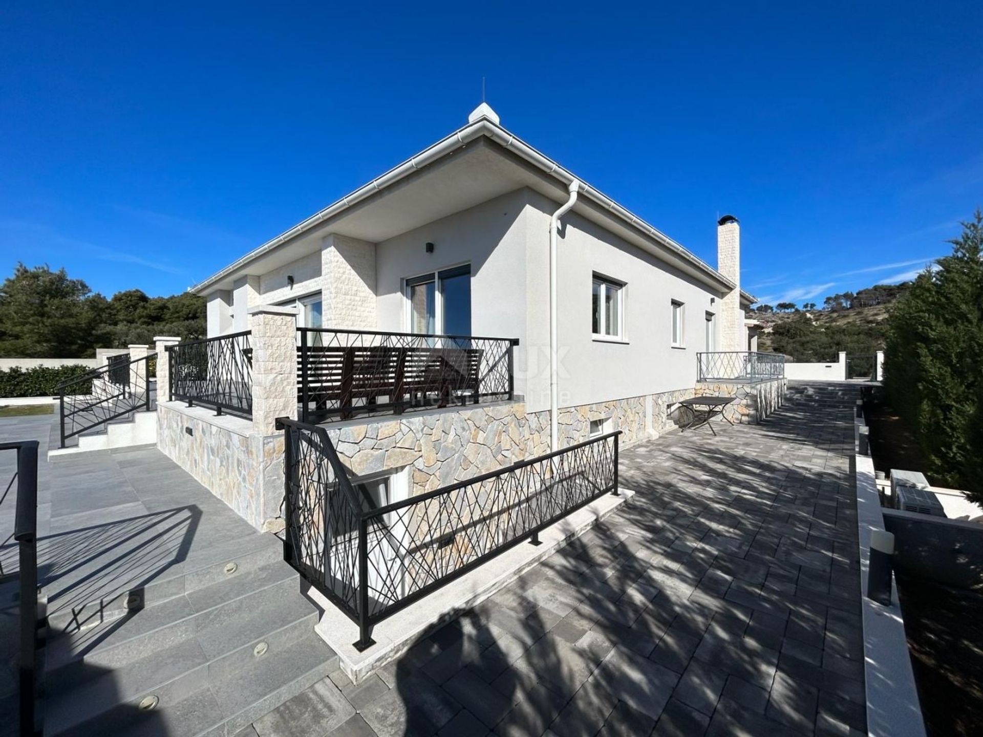 casa en Žaborić, Šibenik-Knin County 12559282