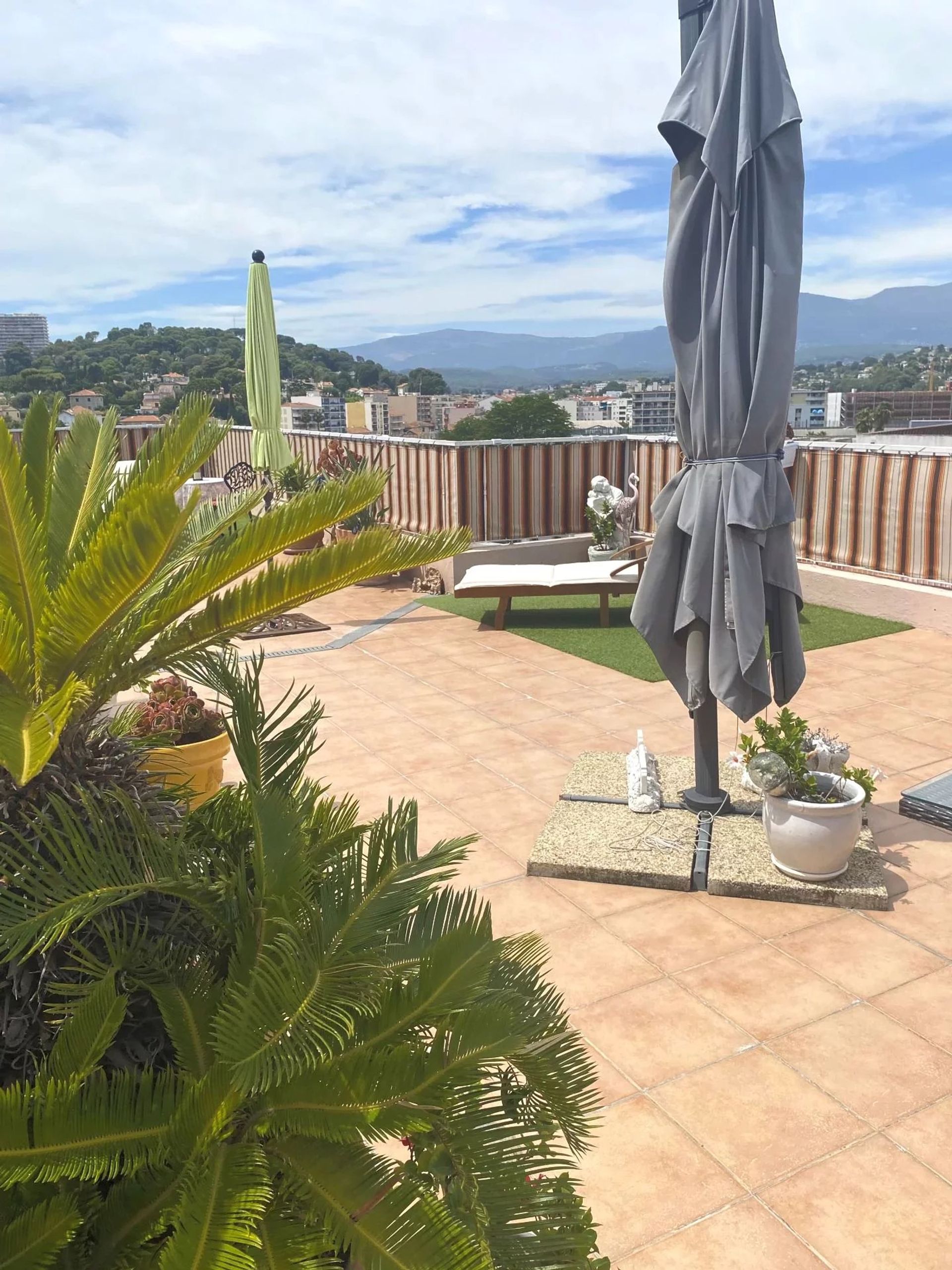 Condominio nel Cagnes-sur-Mer, Provenza-Alpi-Costa Azzurra 12559808