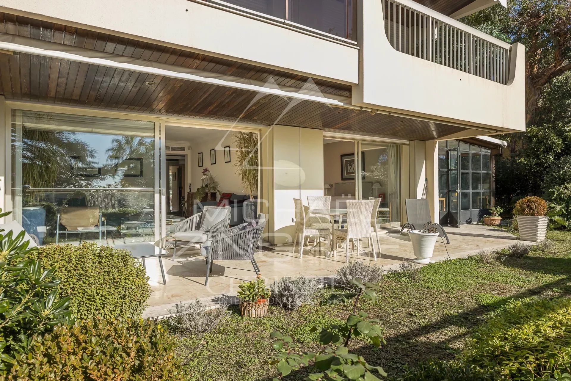 Condominium in Cannes, Provence-Alpes-Côte d'Azur 12560992