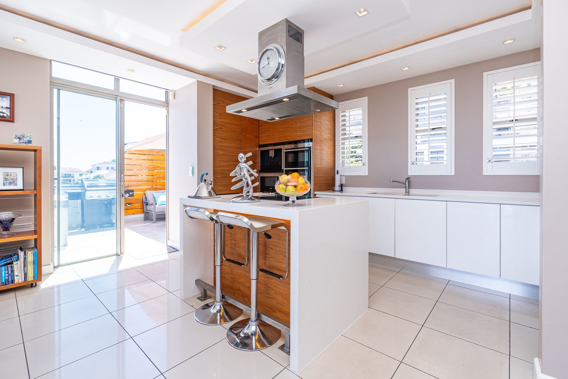 Condominium in Cape Town, 16 Calais Road 12574077