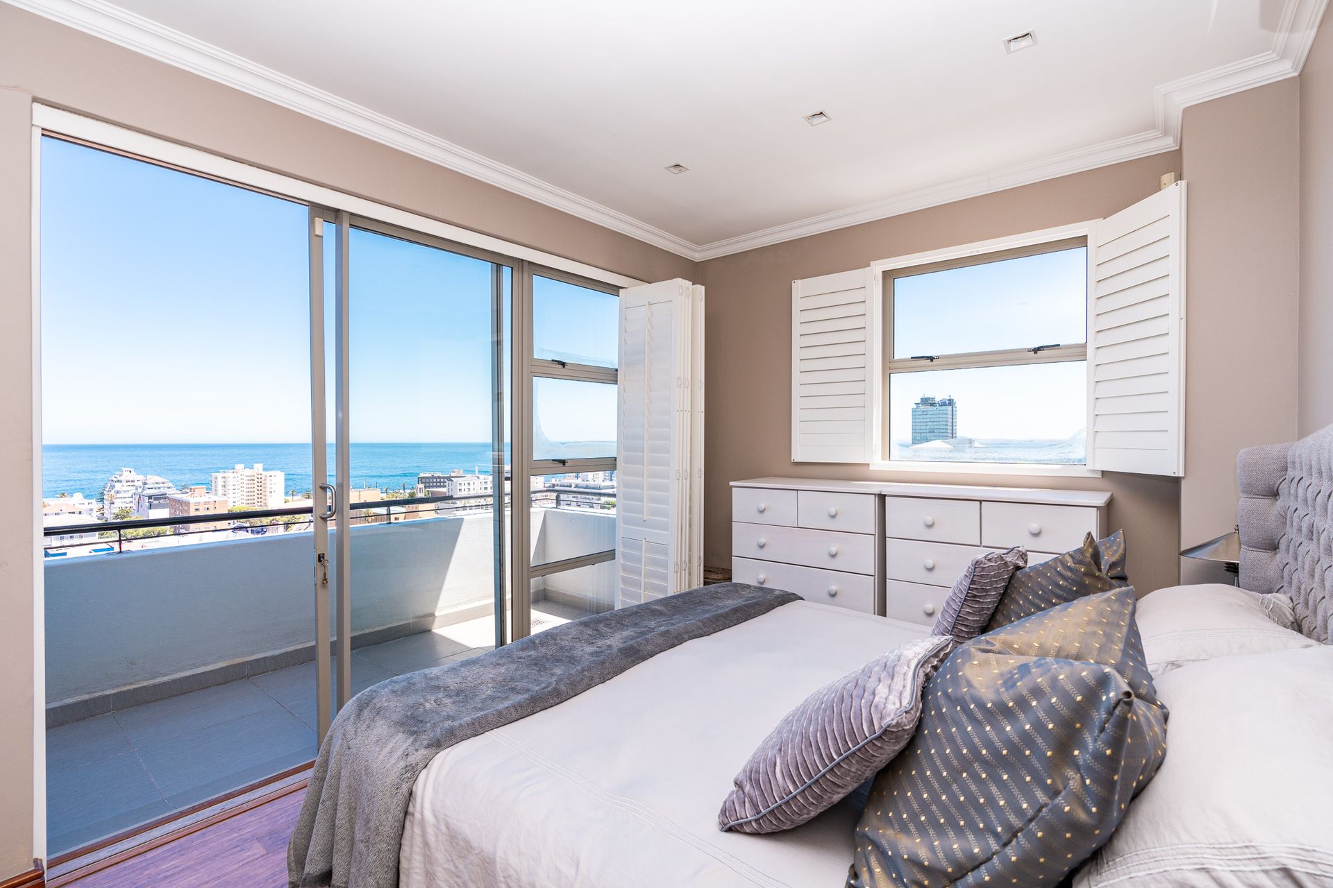 Condominium in Cape Town, 16 Calais Road 12574077