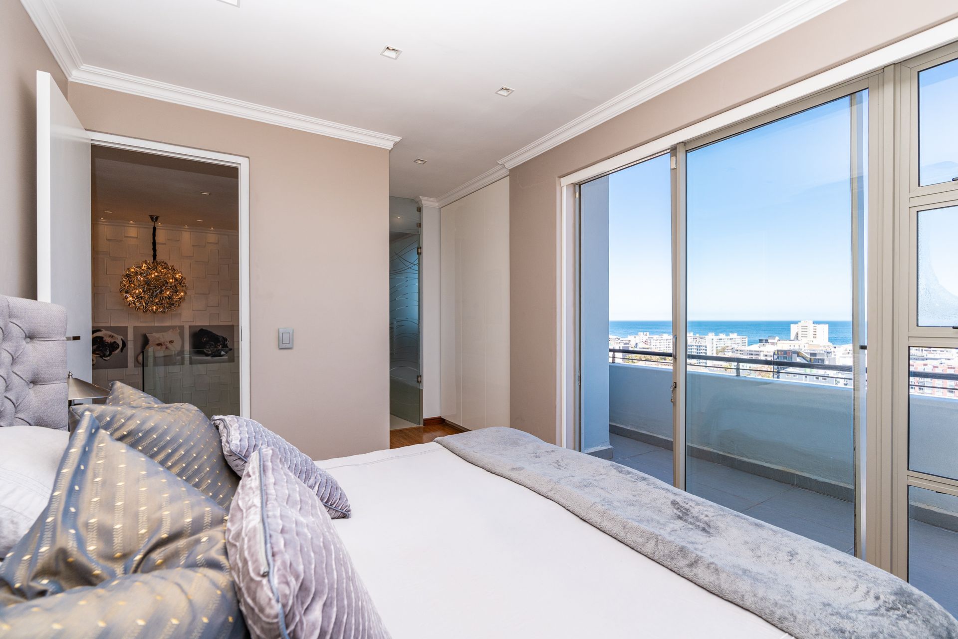 Condominium in Cape Town, 16 Calais Road 12574077