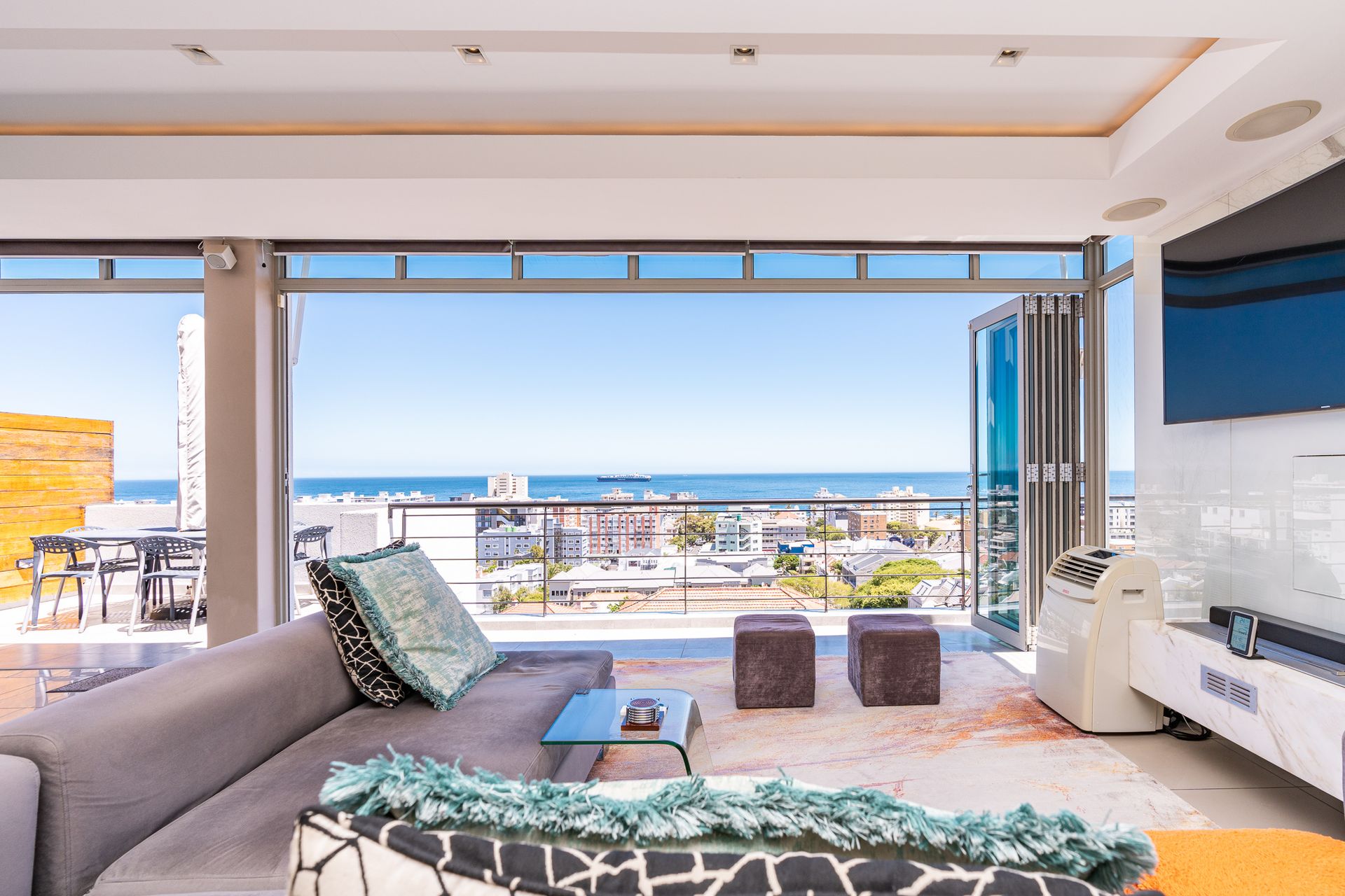 Condominium in Cape Town, 16 Calais Road 12574077