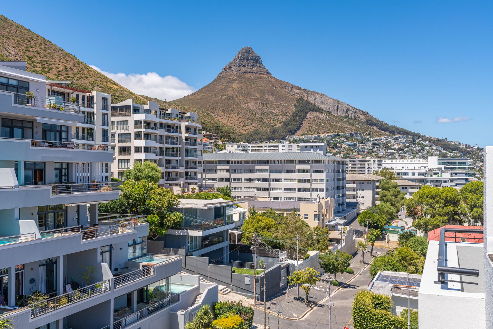 Condominium in Cape Town, 16 Calais Road 12574077