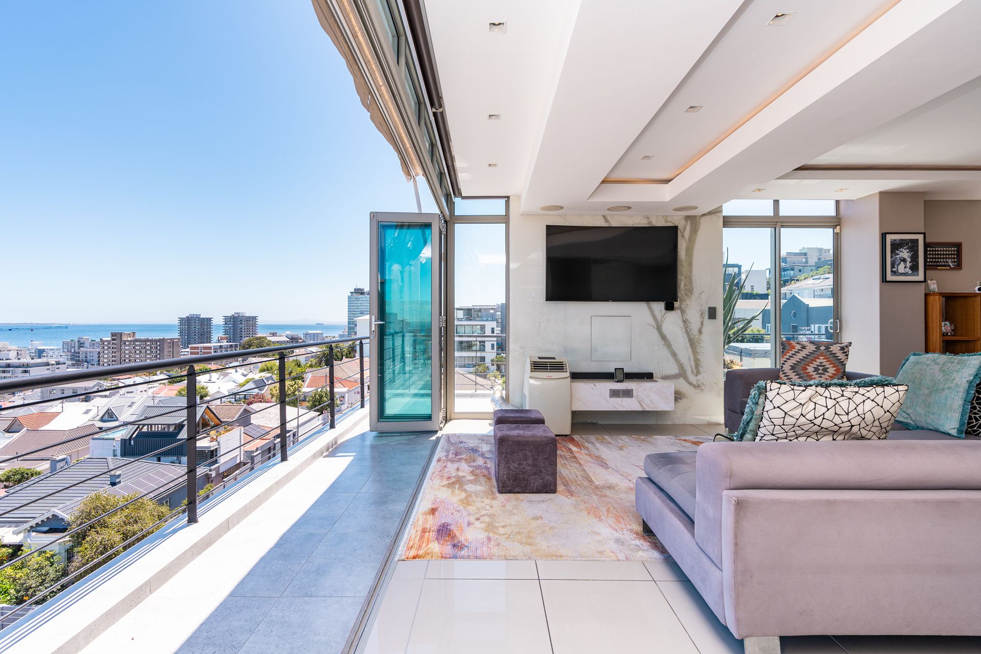 Condominium in Cape Town, 16 Calais Road 12574077