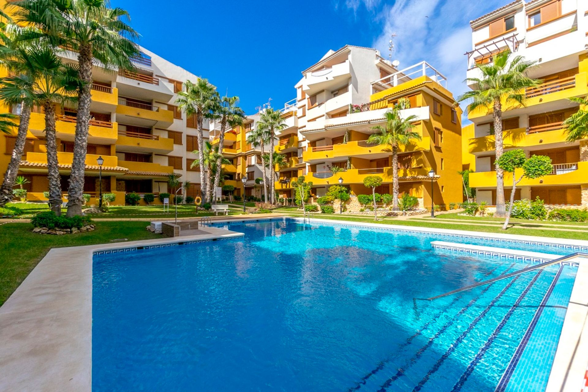 Condominium in Torrevieja, Comunidad Valenciana 12574292