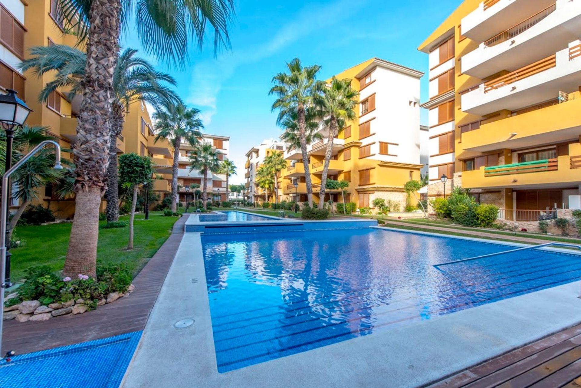 Condominium in Torrevieja, Comunidad Valenciana 12574292