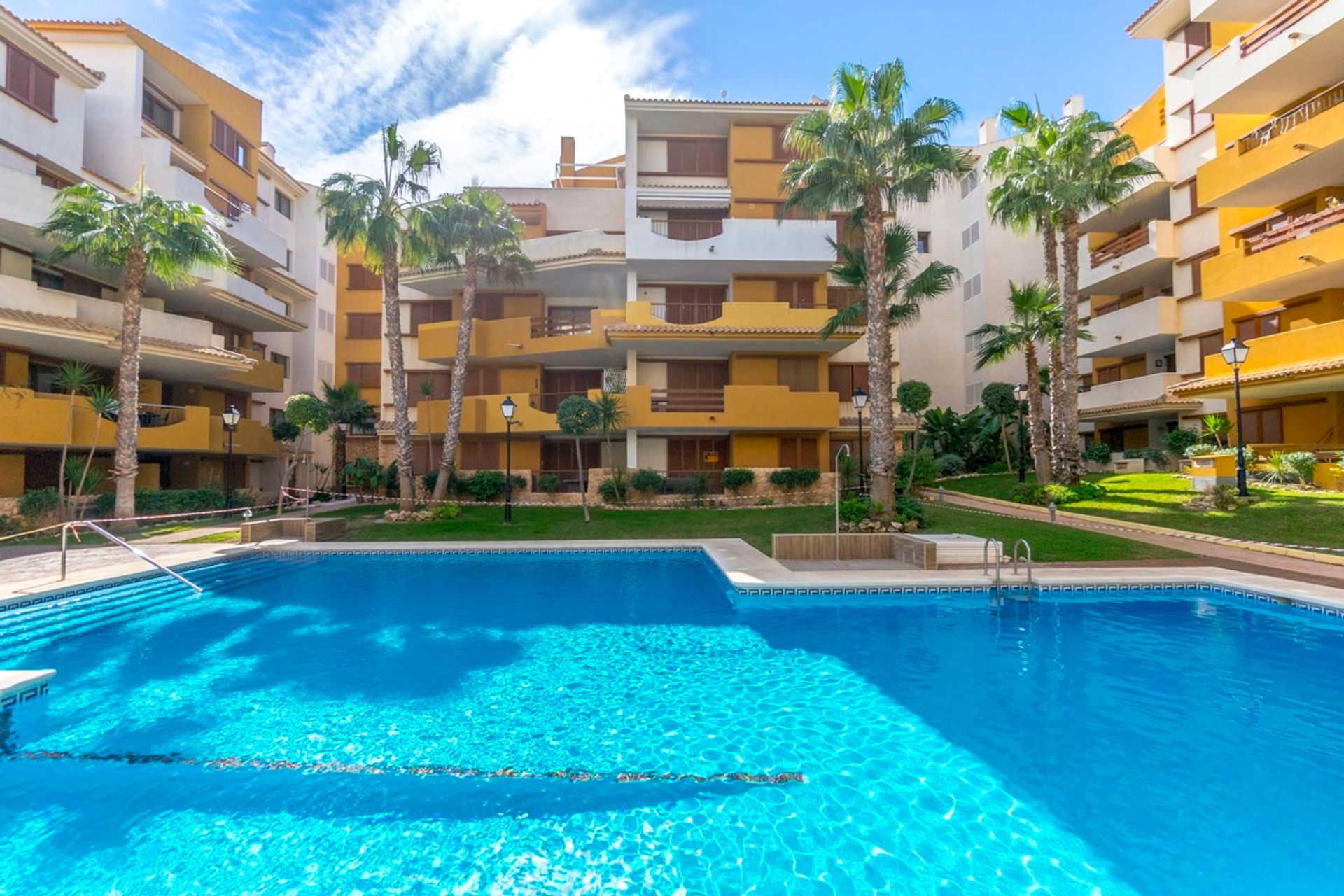 Condominium in Torrevieja, Comunidad Valenciana 12574292