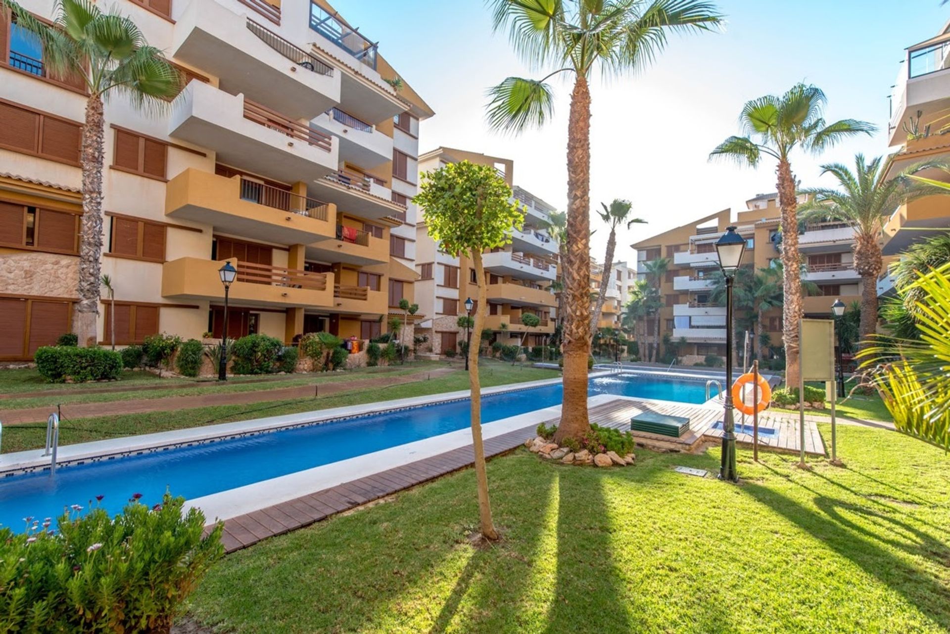 Condominium in Torrevieja, Comunidad Valenciana 12574292