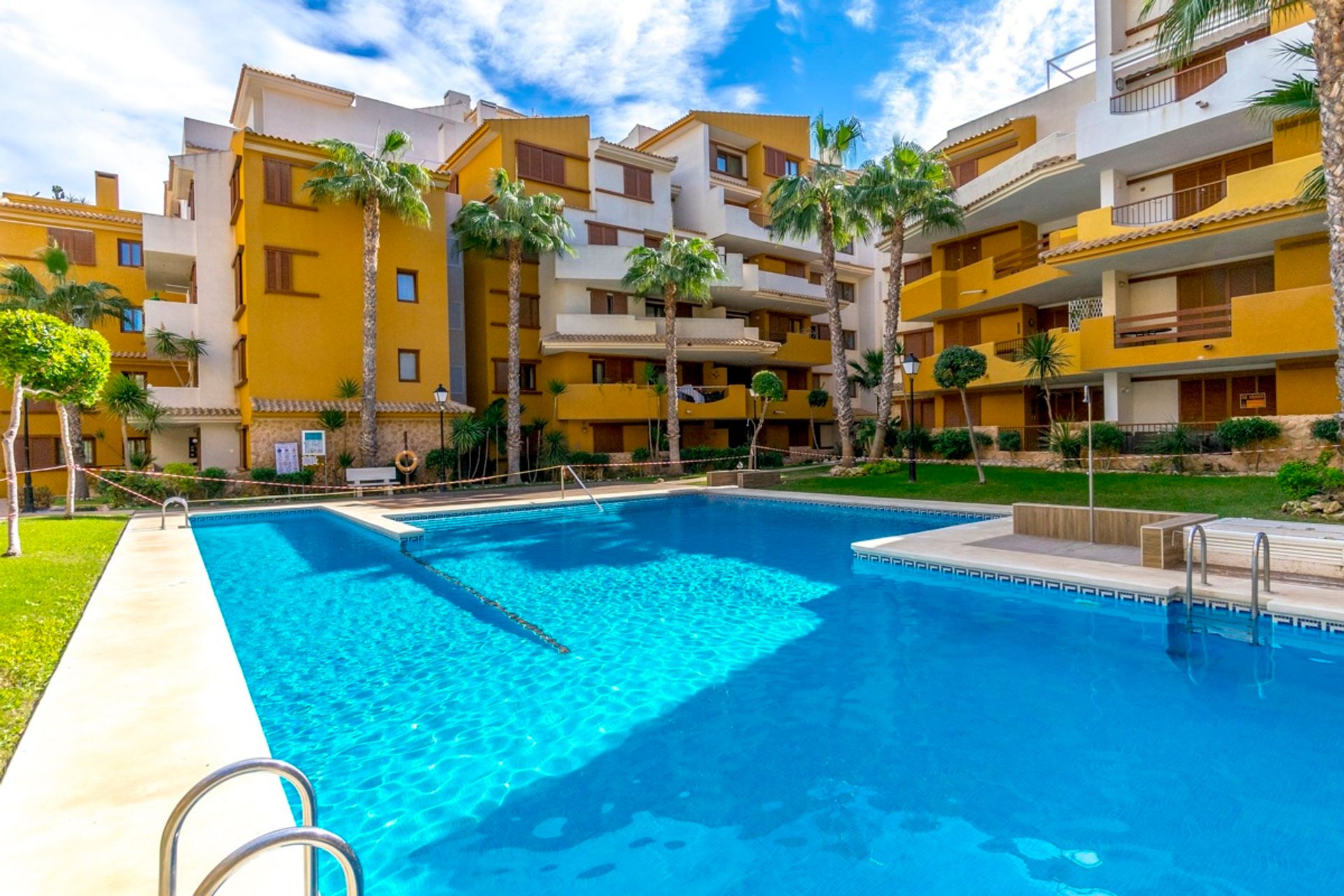 Condominium in Torrevieja, Comunidad Valenciana 12574292