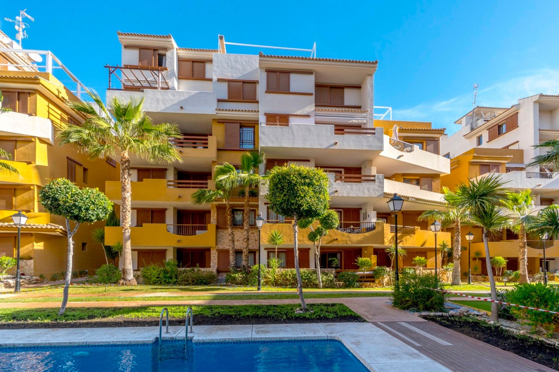 Condominium in Torrevieja, Comunidad Valenciana 12574292