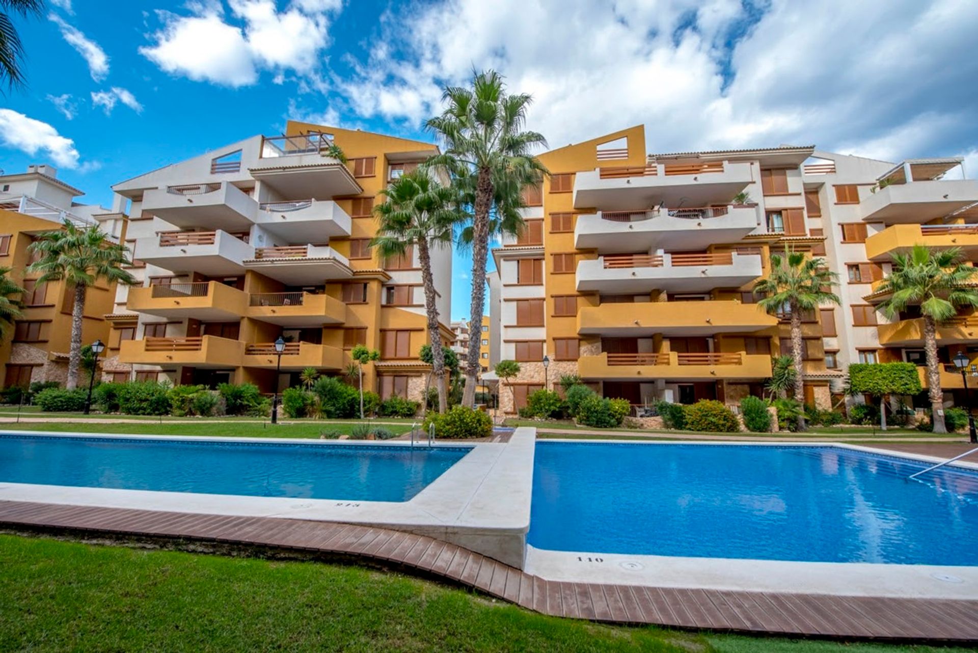 Condominium in Torrevieja, Comunidad Valenciana 12574292