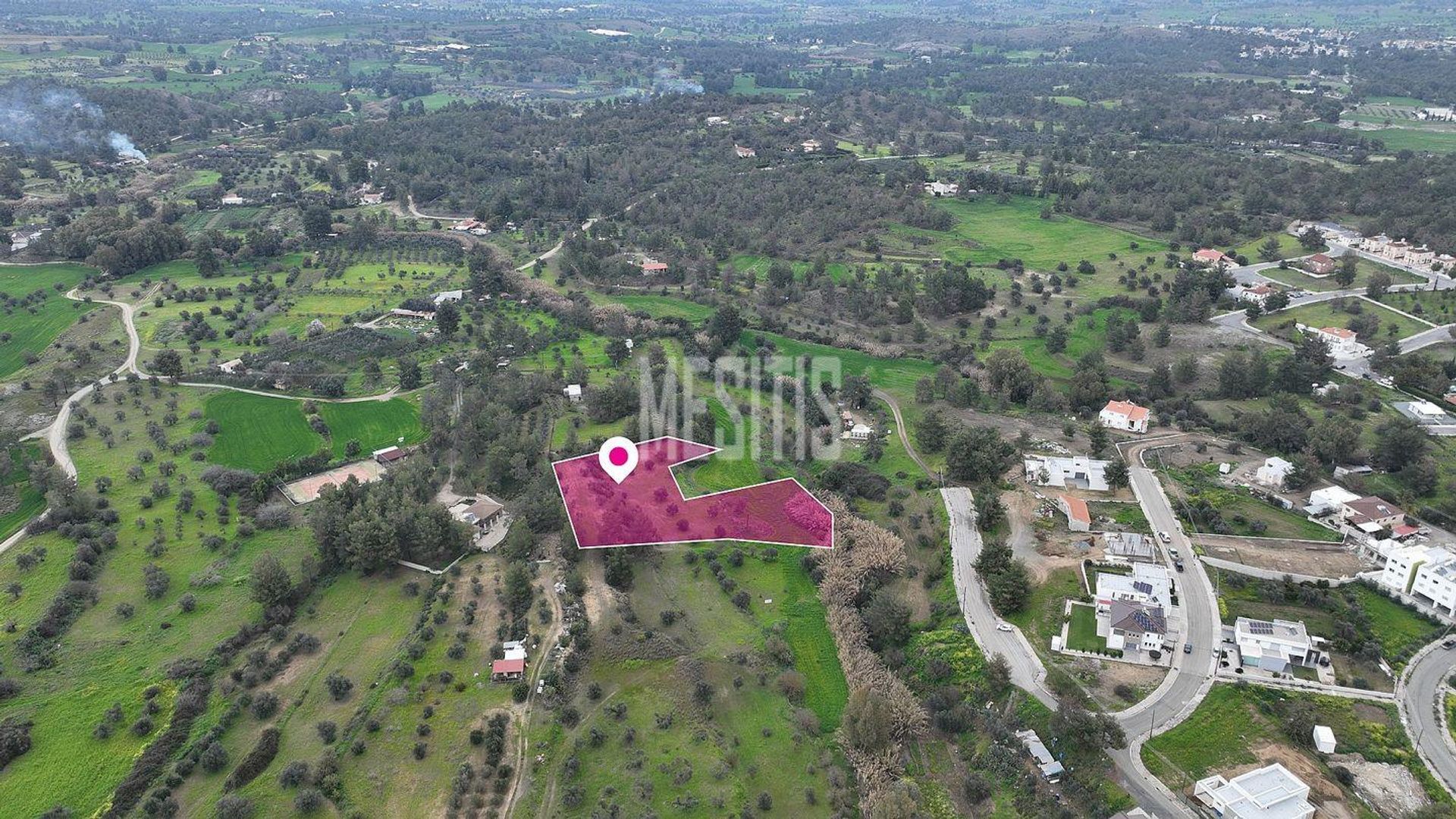 Land im Lythrodontas, Nicosia 12581054