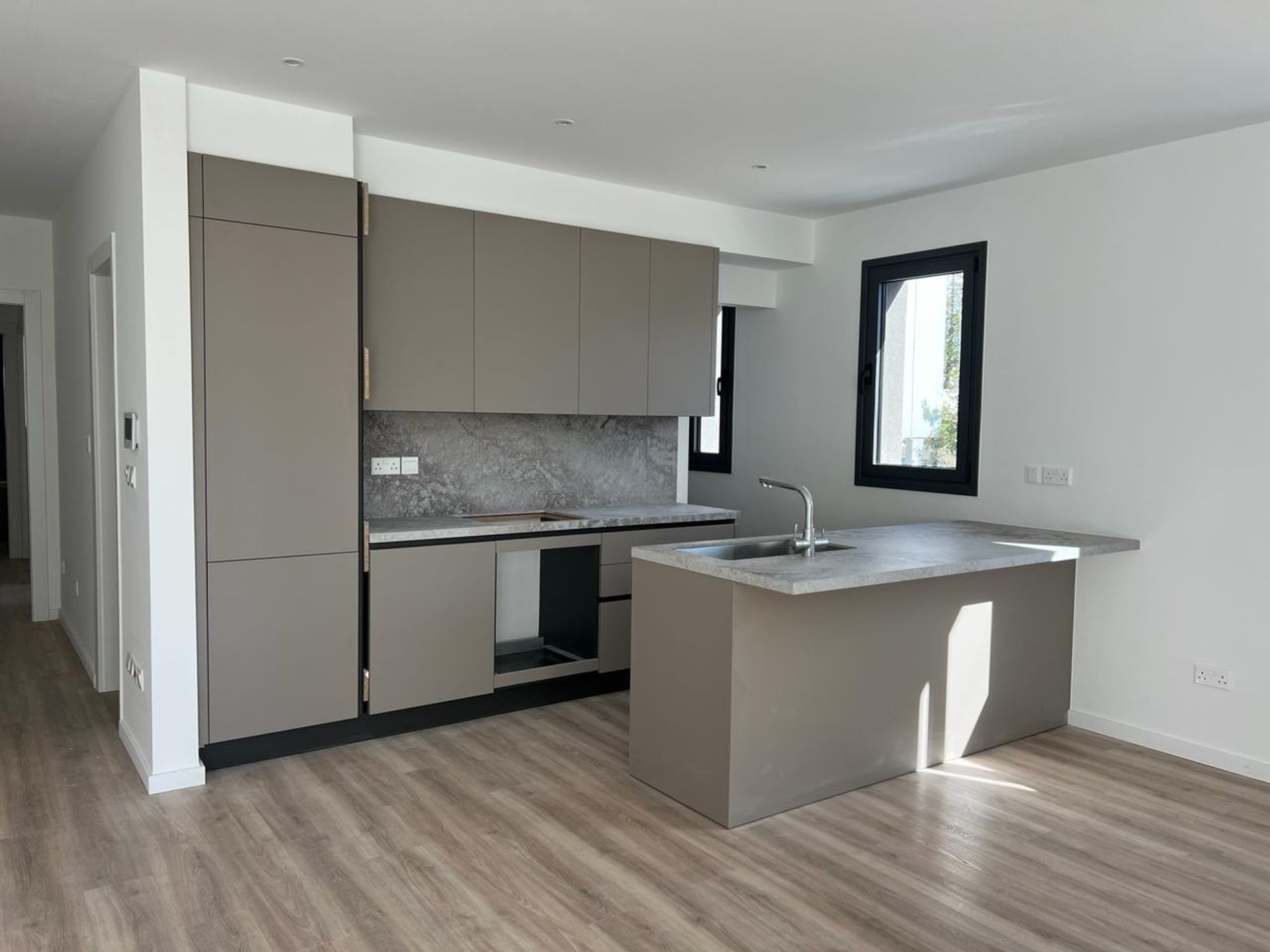 Condominium in Mesa Geitonia, Limassol 12581305