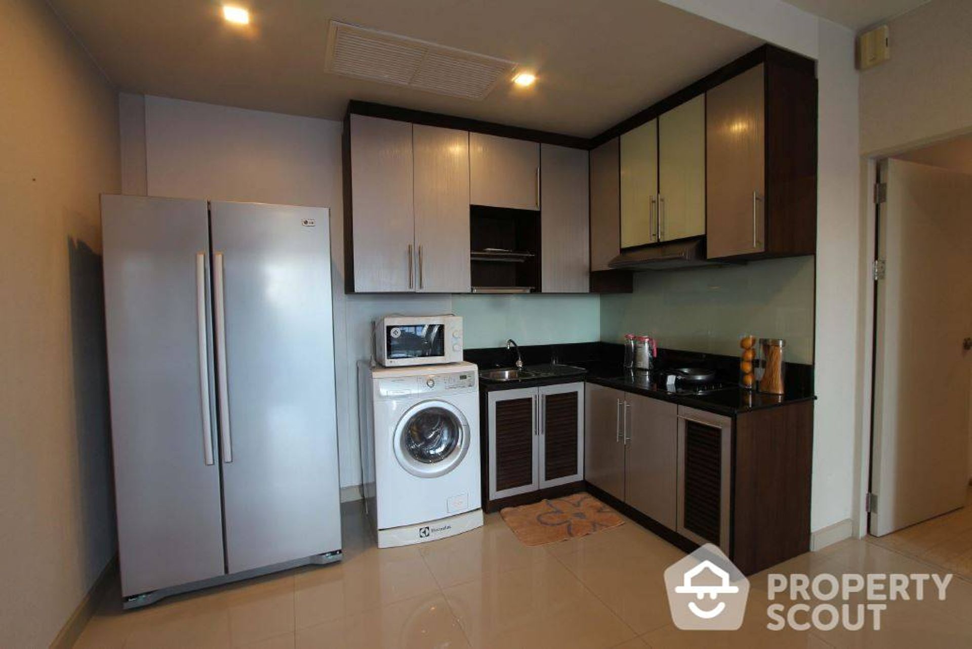 Condominium in Watthana, Krung Thep Maha Nakhon 12581406