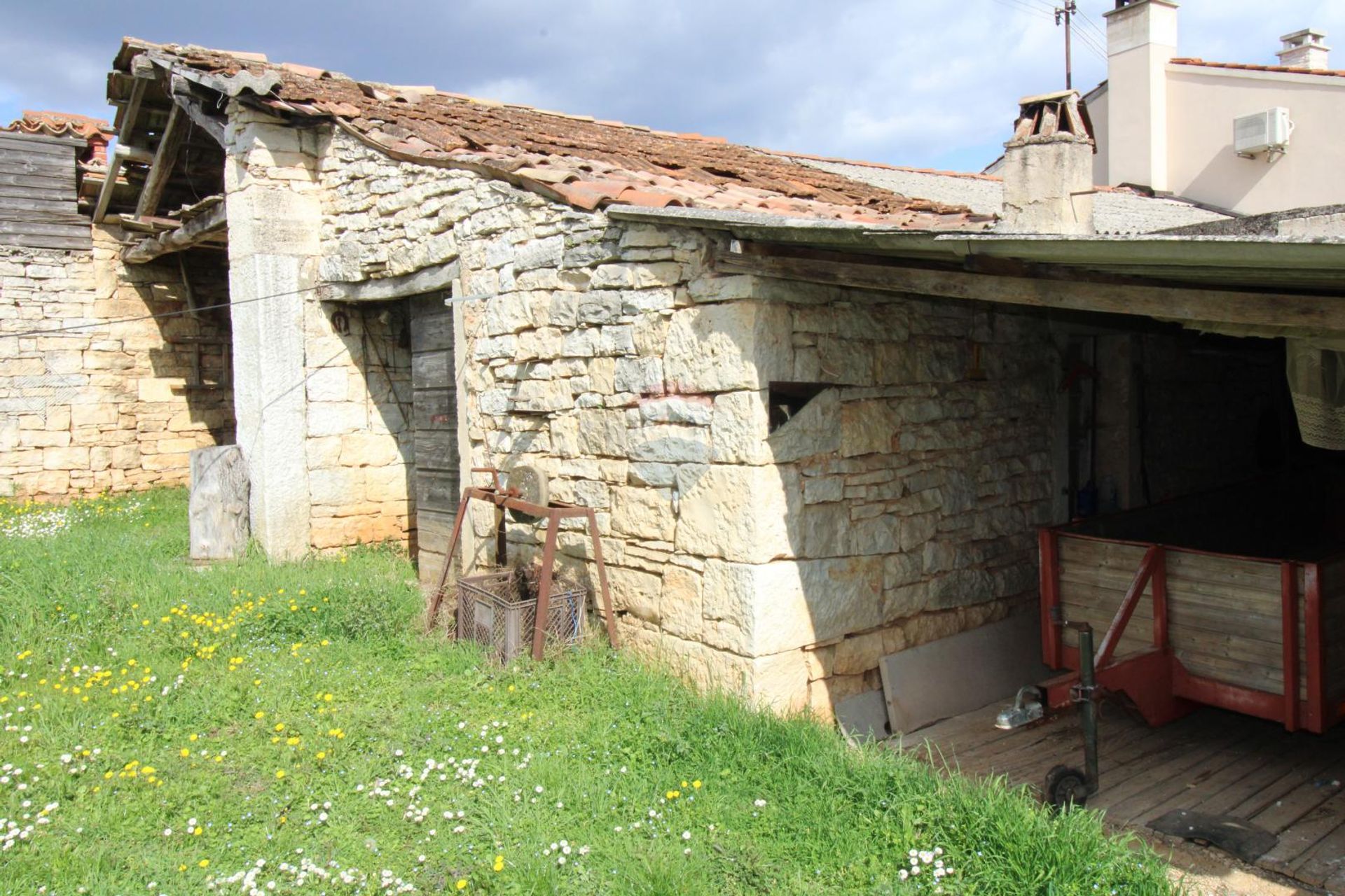 房子 在 Sveti Lovreč Pazenatički, Istarska županija 12581505