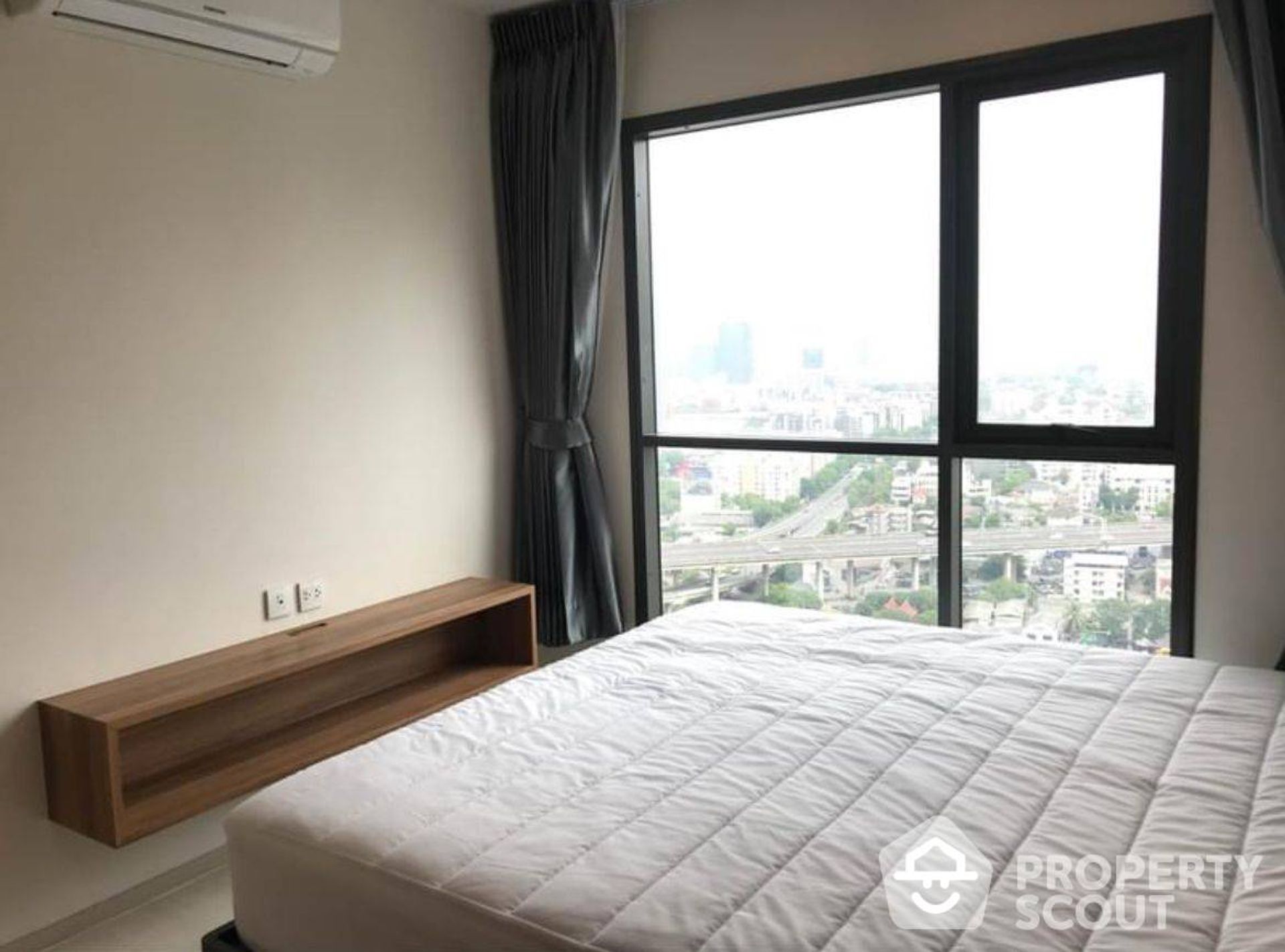 Condominium in Phra Khanong, Krung Thep Maha Nakhon 12584891