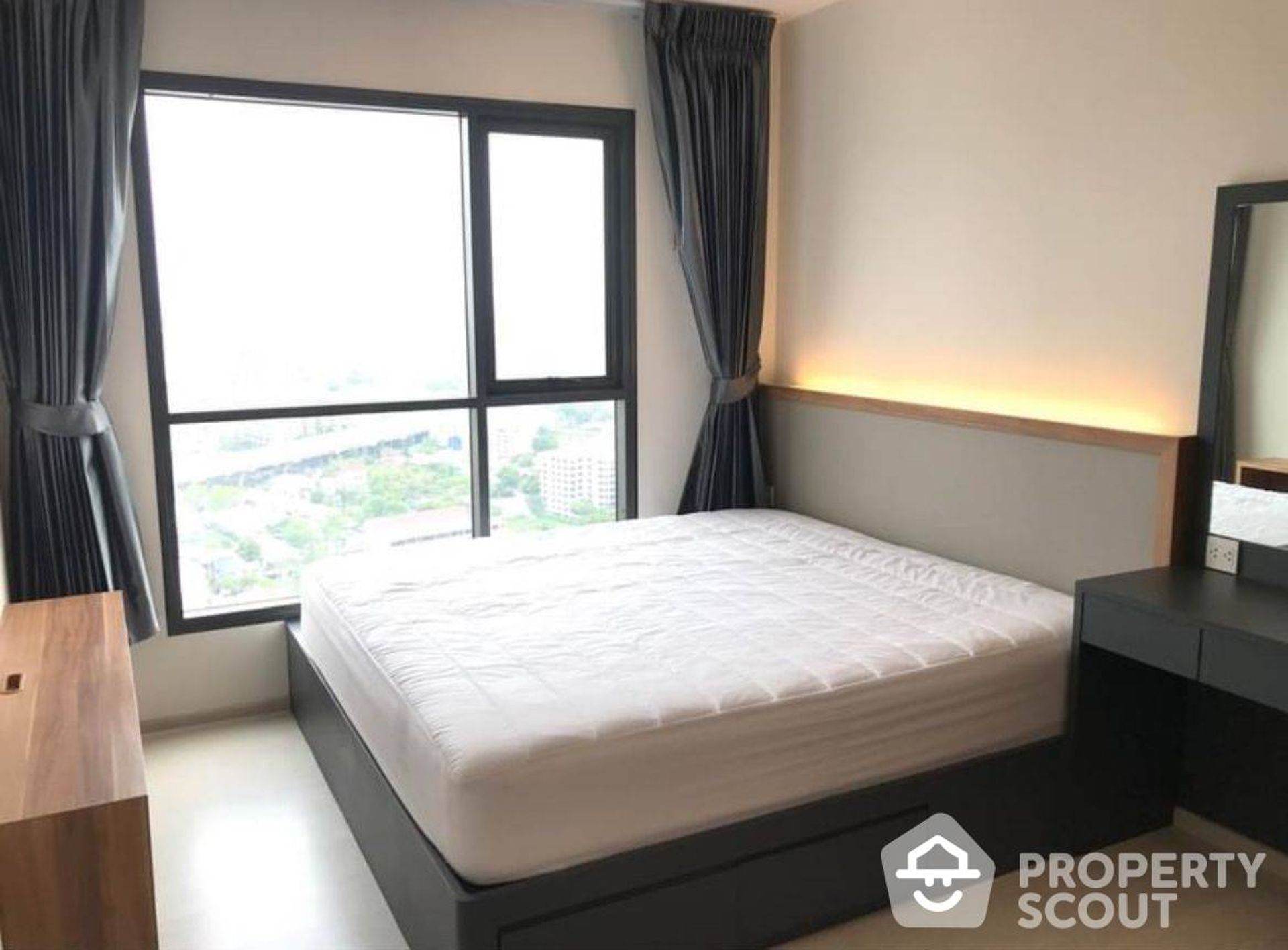 Condominium in Phra Khanong, Krung Thep Maha Nakhon 12584891