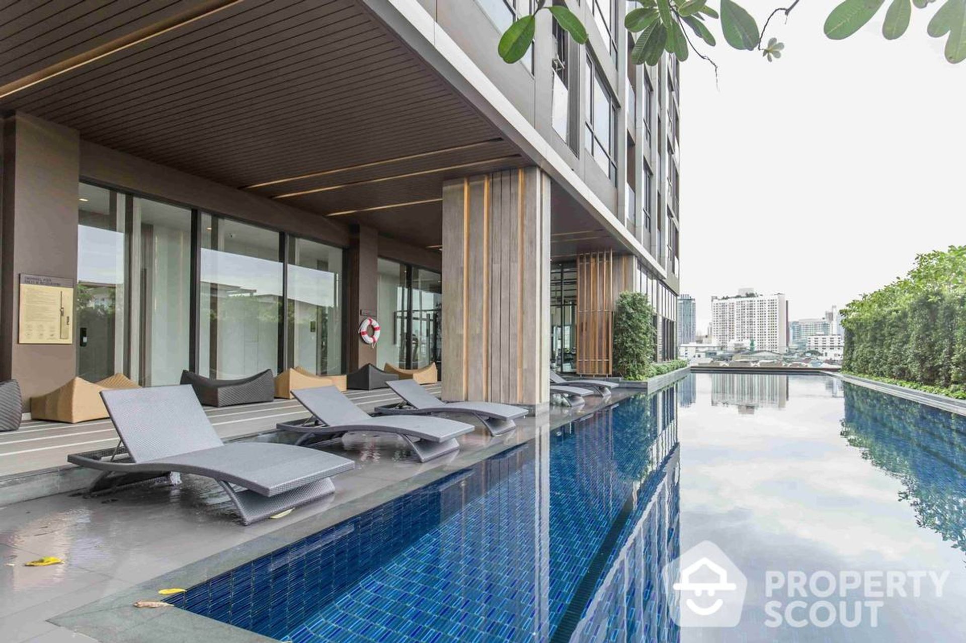 Condominium dans Phra Khanong, Krung Thep Maha Nakhon 12585732