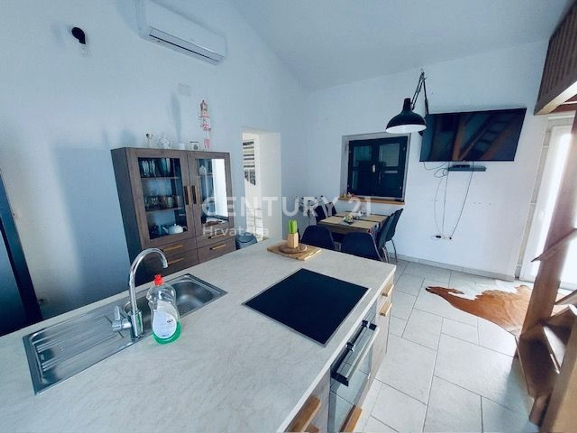 بيت في Kaštel Lukšić, Split-Dalmatia County 12586209