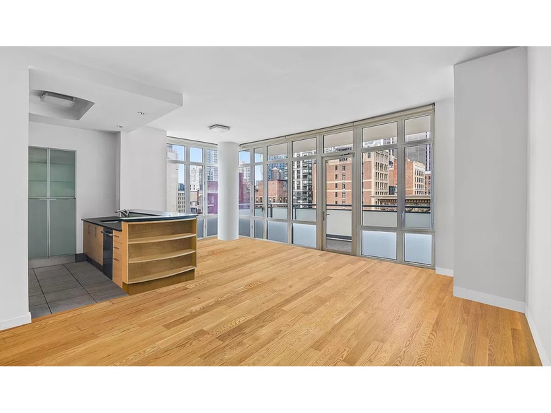 Condominium in New York, New York 12589276