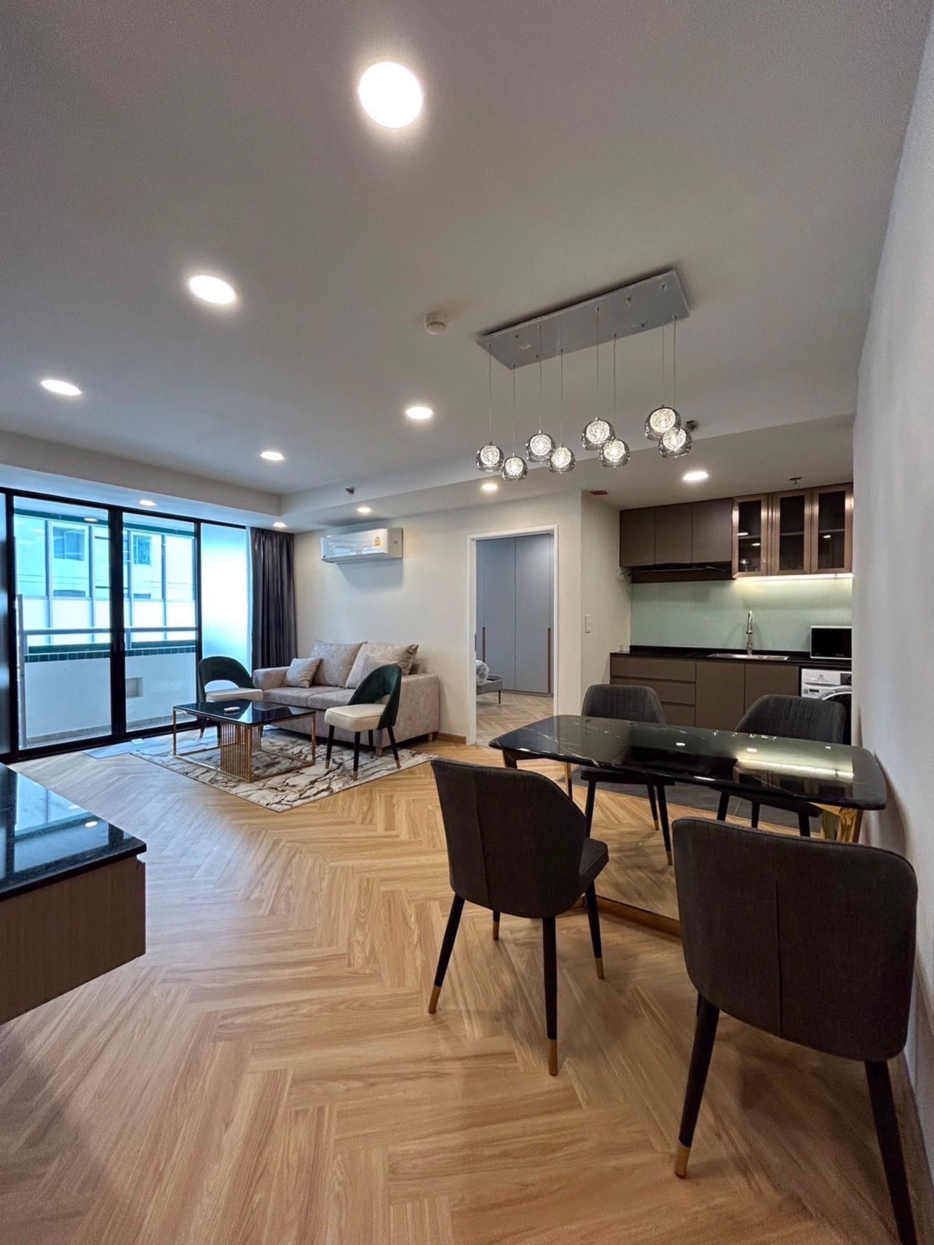 Condominium in Khlong Toei, Krung Thep Maha Nakhon 12590759