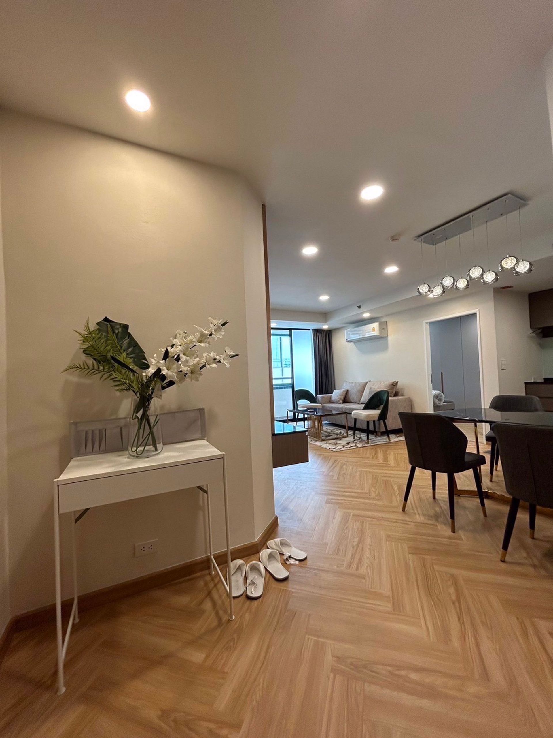 Condominium in Khlong Toei, Krung Thep Maha Nakhon 12590759