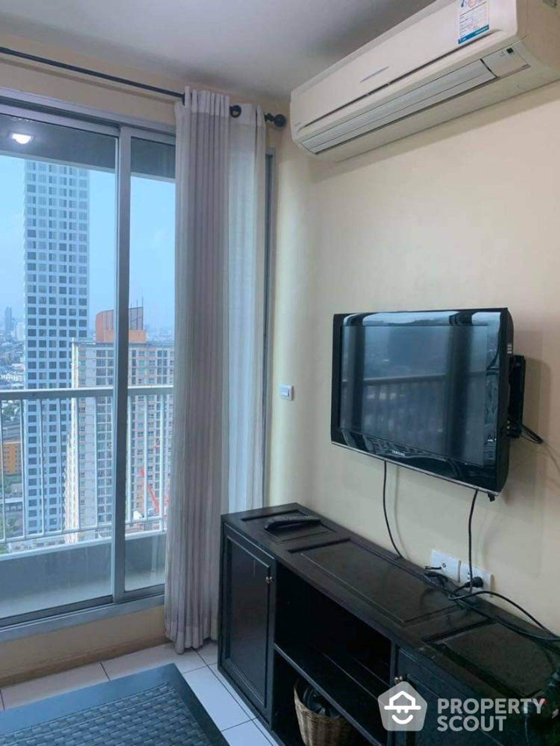 Condominium in Phra Khanong, Krung Thep Maha Nakhon 12591063