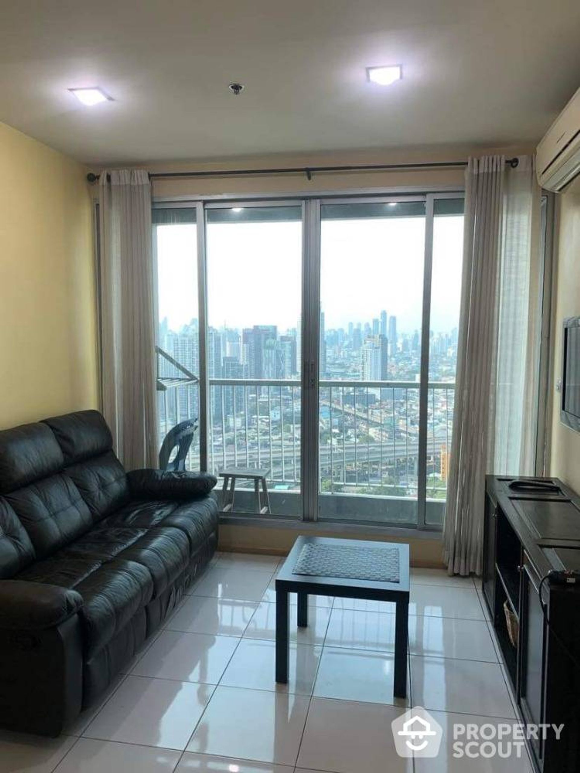 Condominium in Phra Khanong, Krung Thep Maha Nakhon 12591063