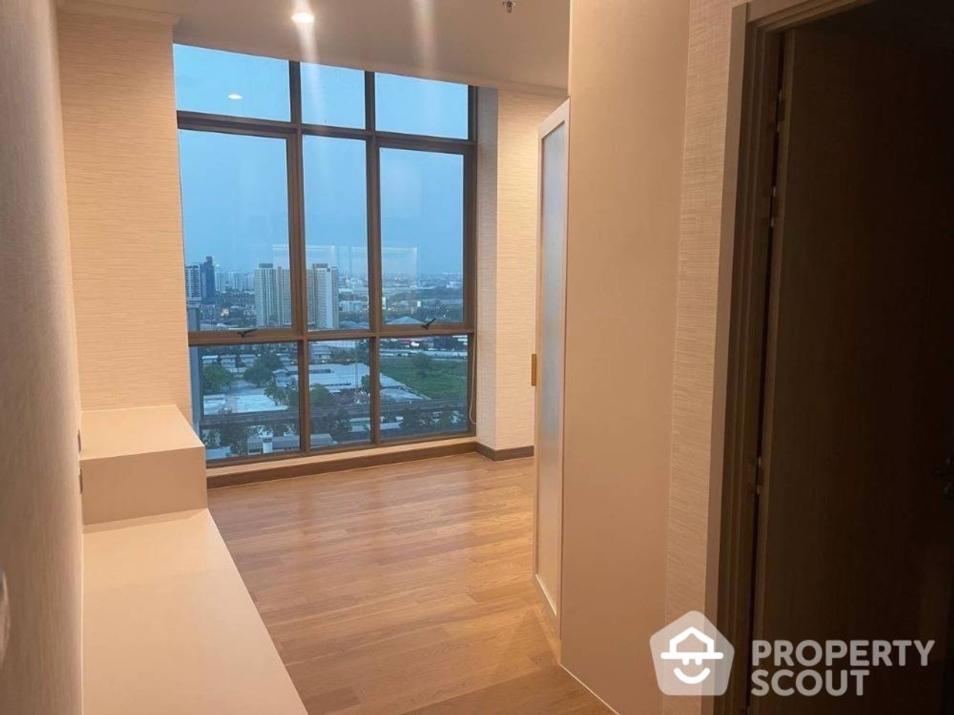 Condominium in Watthana, Krung Thep Maha Nakhon 12591702