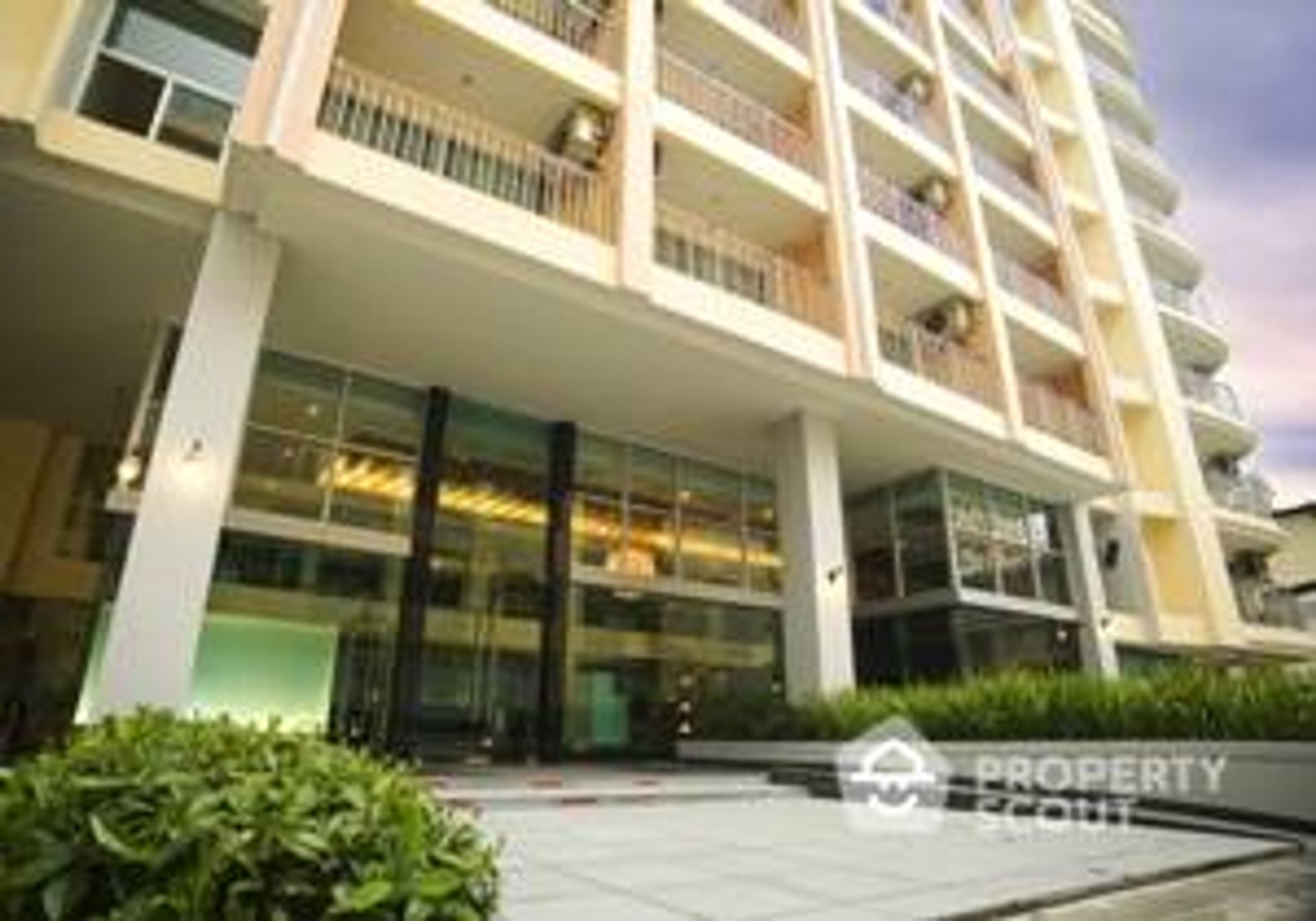 Condominium in Phra Khanong, Krung Thep Maha Nakhon 12591809