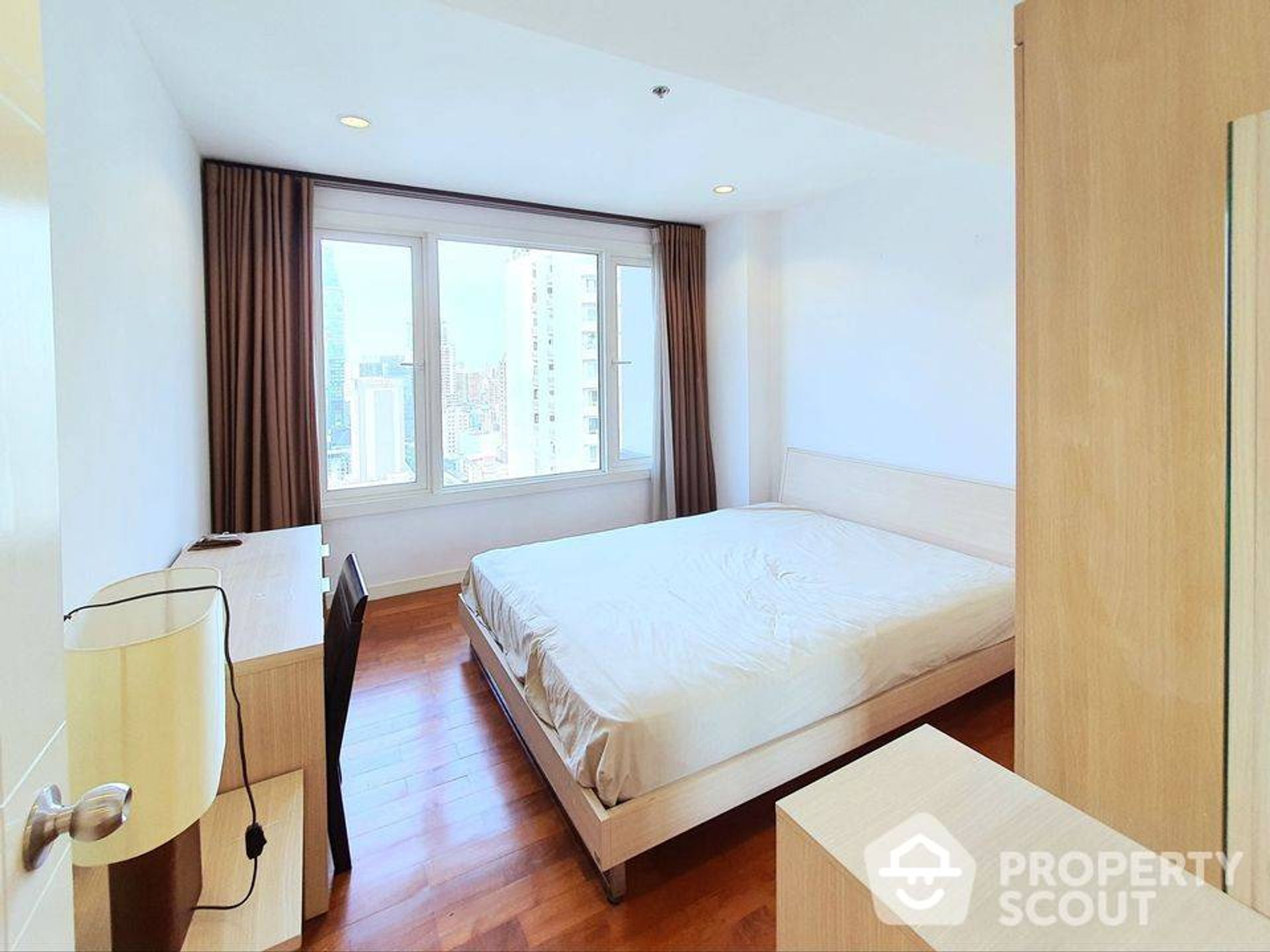 Condominium in Khlong Toei, Krung Thep Maha Nakhon 12594069