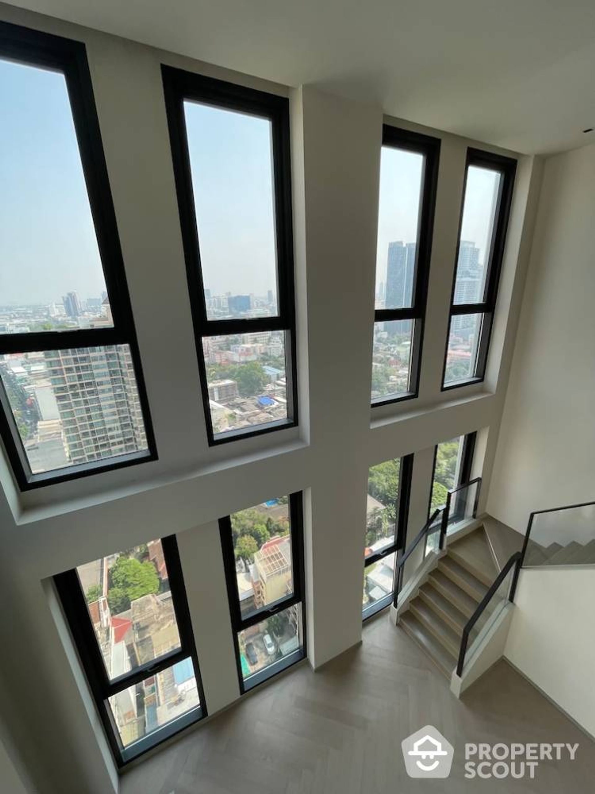 Condominium in Bang Rak, Krung Thep Maha Nakhon 12605601